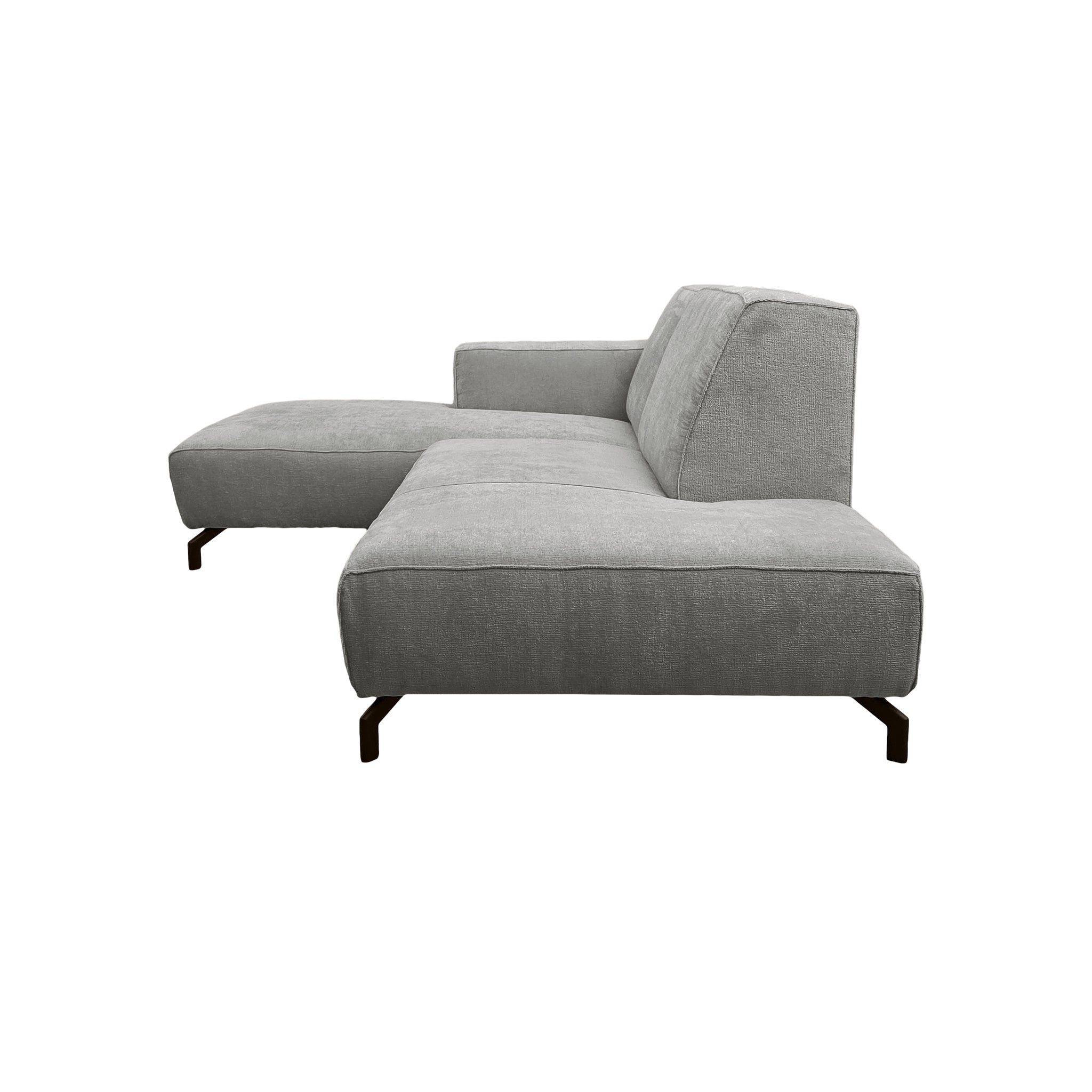 Canapé d’angle gauche Blanche en tissu chenille gris clair Paname Avenue, vue de profil sur fond blanc