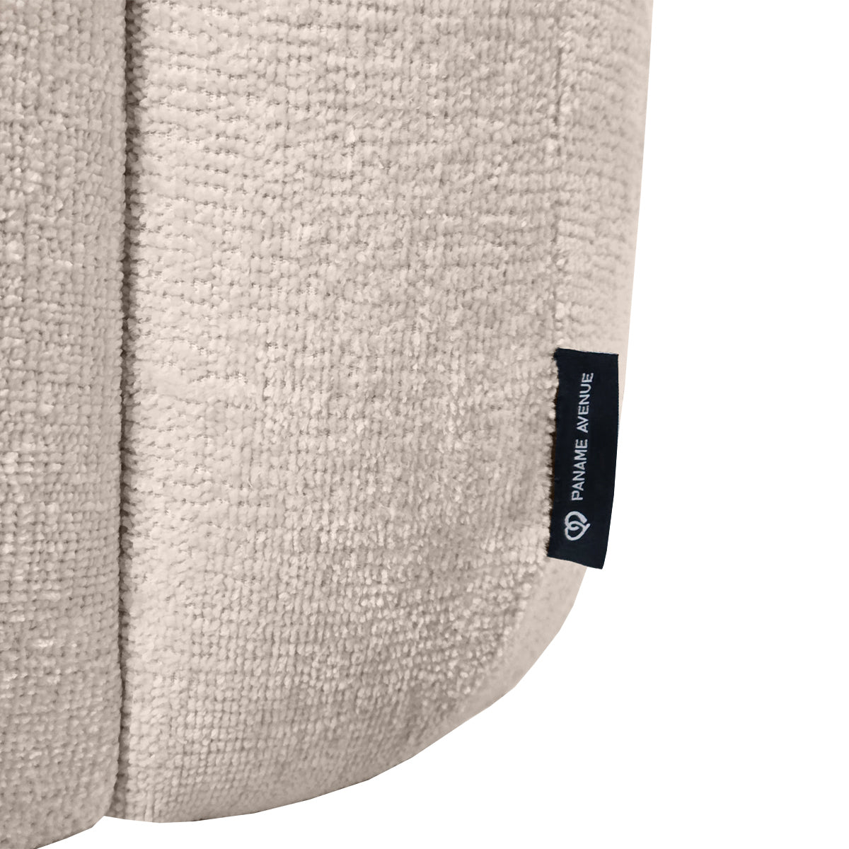 Canapé d’angle gauche Château d'eau en tissu chenille beige Paname Avenue, détail du label de la marque
