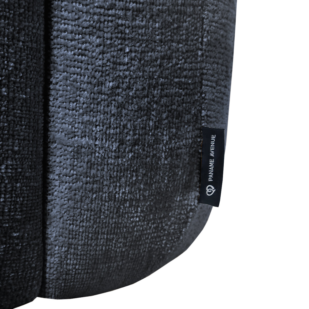 Canapé d’angle gauche Château d'eau en tissu chenille bleu Paname Avenue, détail du label de la marque