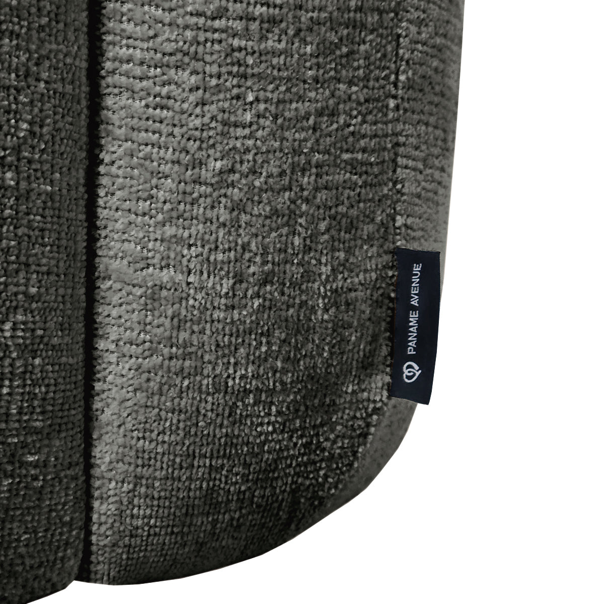 Canapé d’angle gauche Château d'eau en tissu chenille gris Paname Avenue, détail du label de la marque