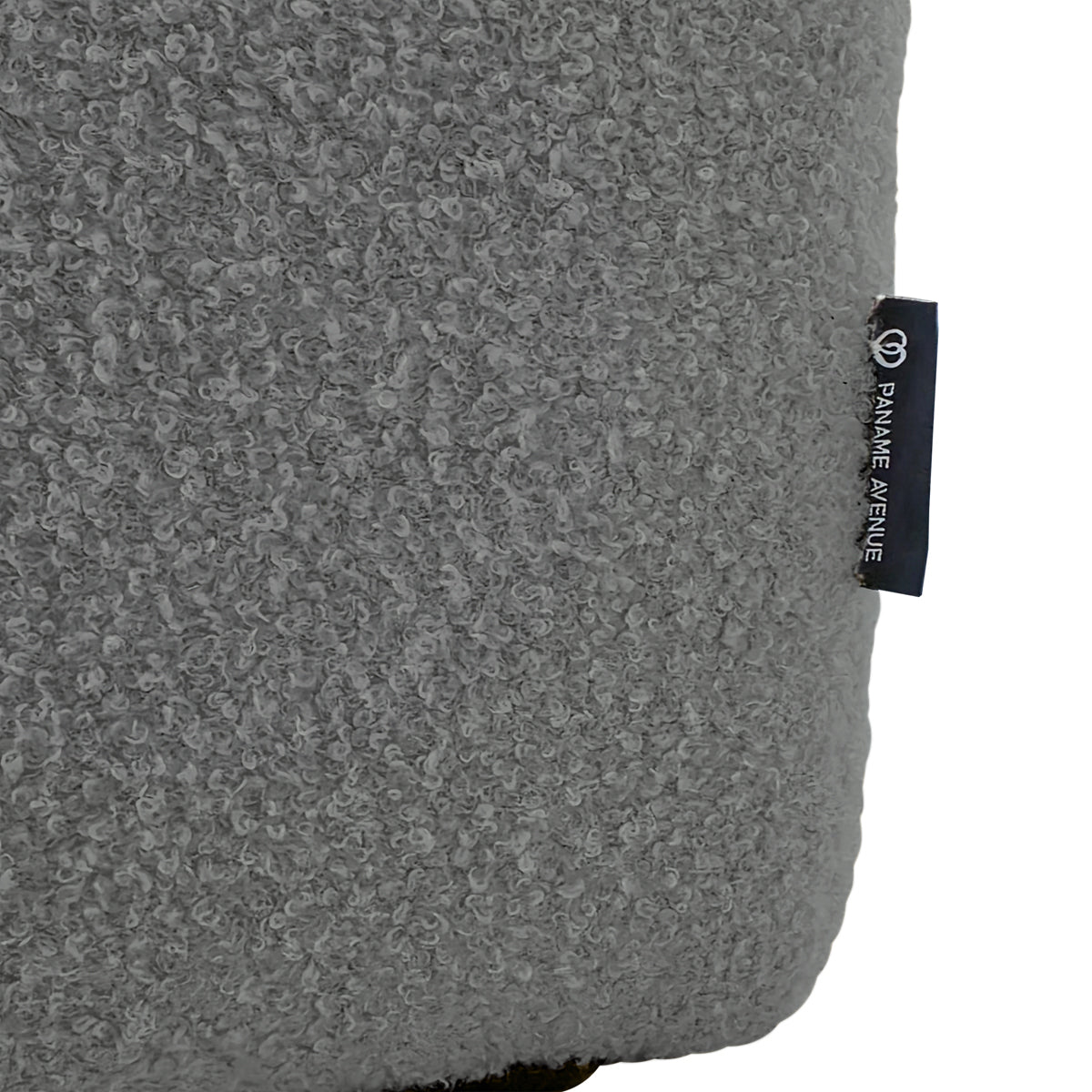 Canapé d’angle gauche Chemin-Vert en tissu bouclette anthracite Paname Avenue, détail du label de la marque