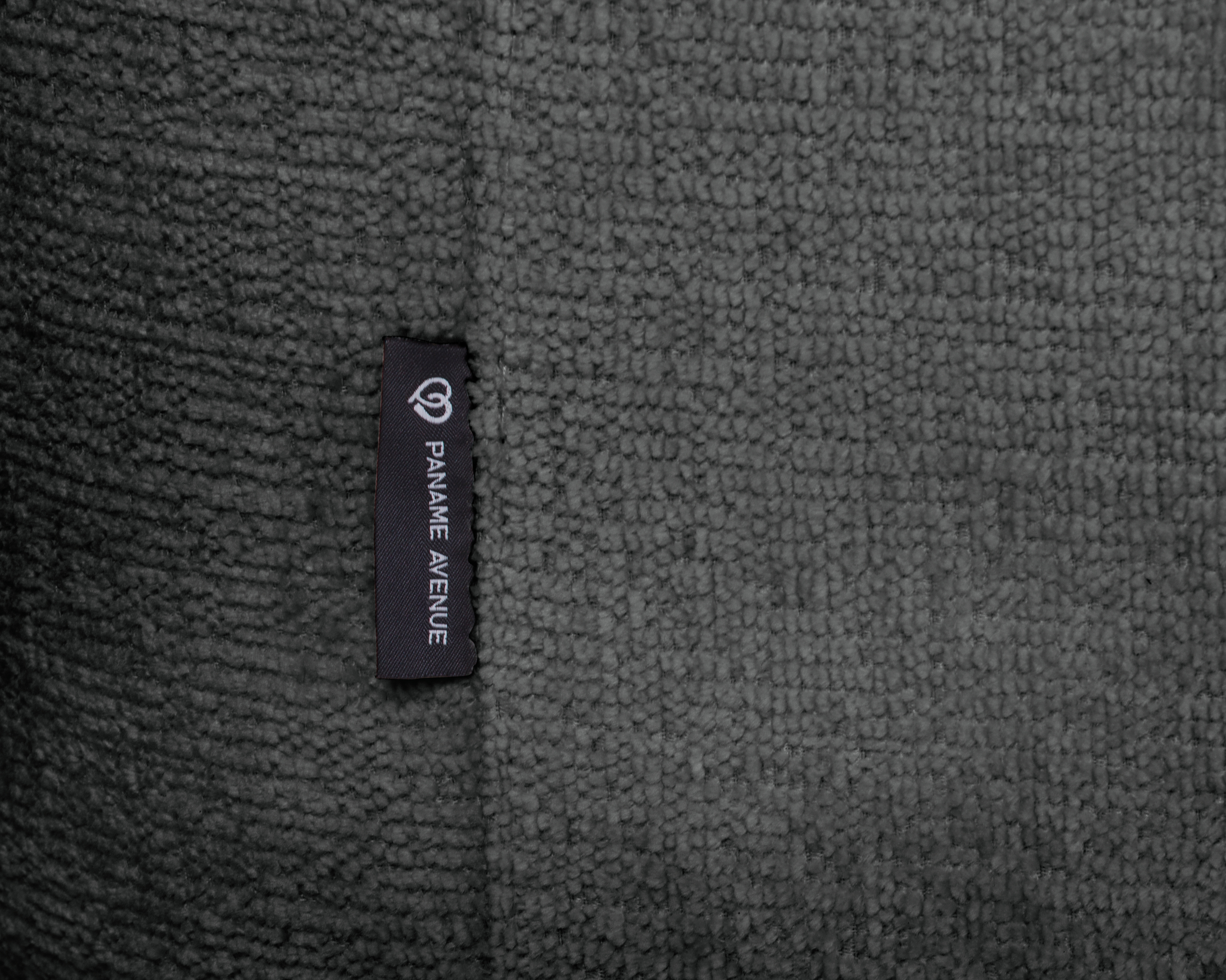 Canapé d’angle gauche Lepic en tissu chenille anthracite Paname Avenue, détail du label de la marque