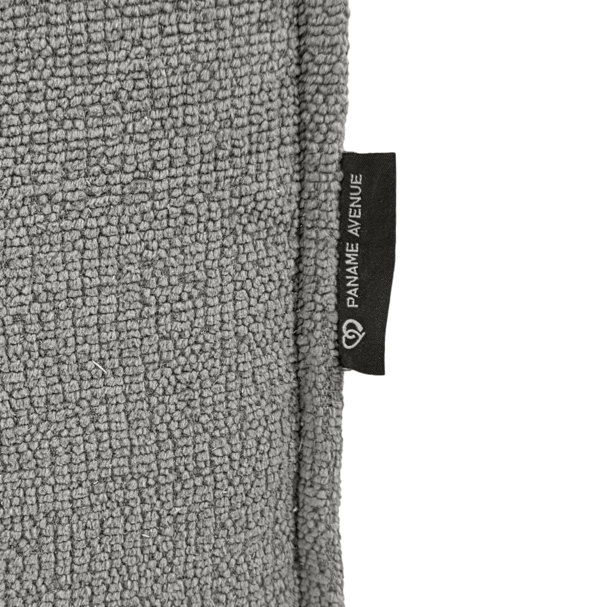 Canapé d’angle gauche Prévôt en tissu chenille gris Paname Avenue, détail du label de la marque