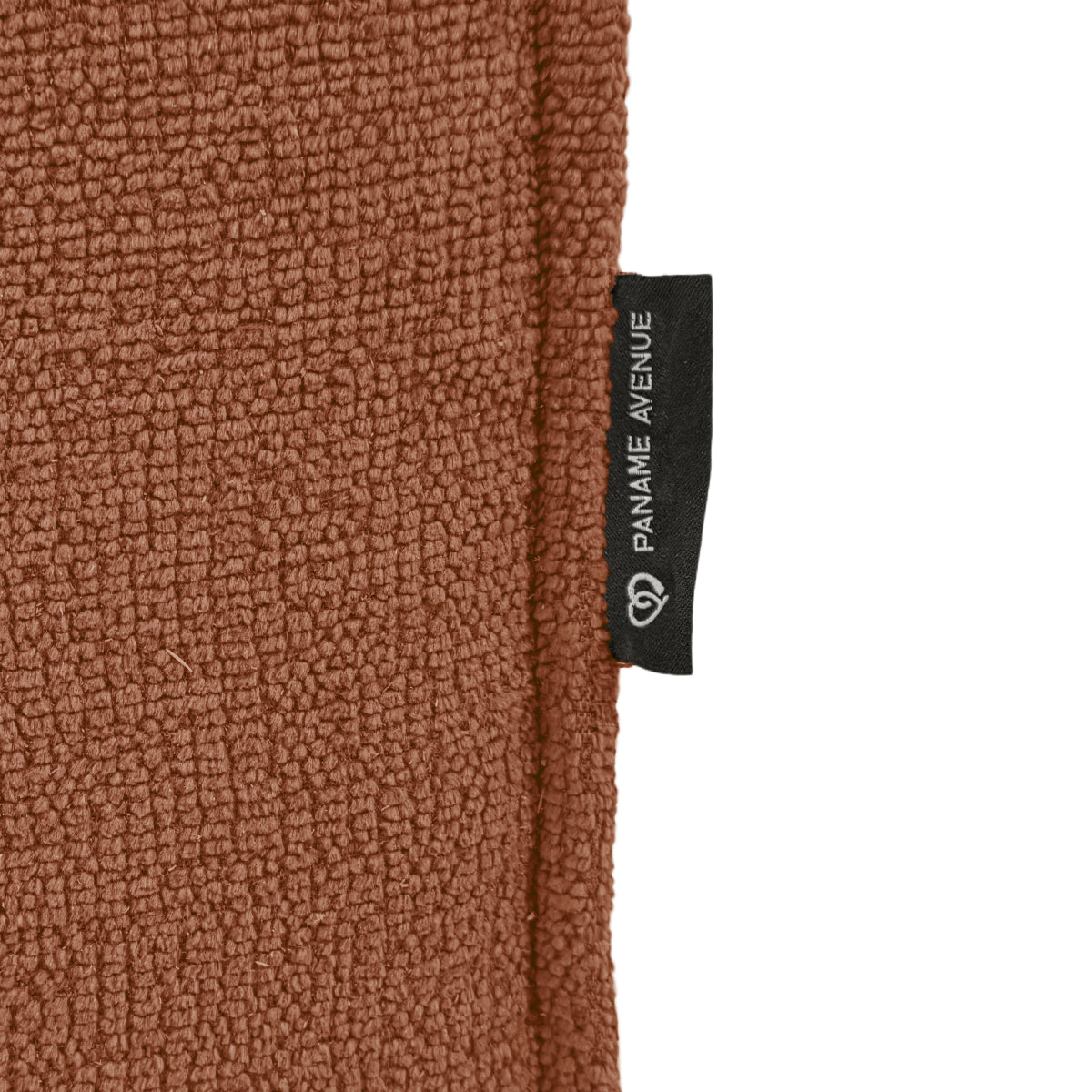 Canapé d’angle gauche Prévôt en tissu chenille terracotta Paname Avenue, détail du label de la marque