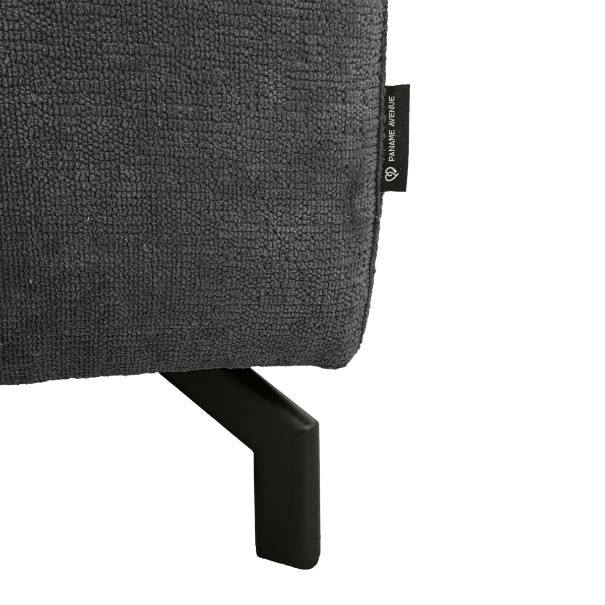 Canapé droit Cléry en tissu chenille anthracite Paname Avenue, détail du label de la marque
