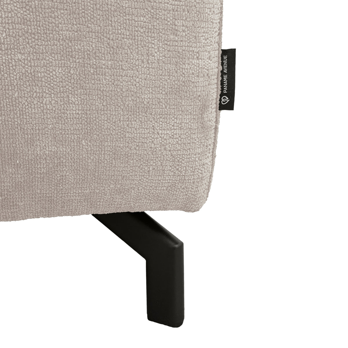 Canapé droit Cléry en tissu chenille beige Paname Avenue, détail du label de la marque