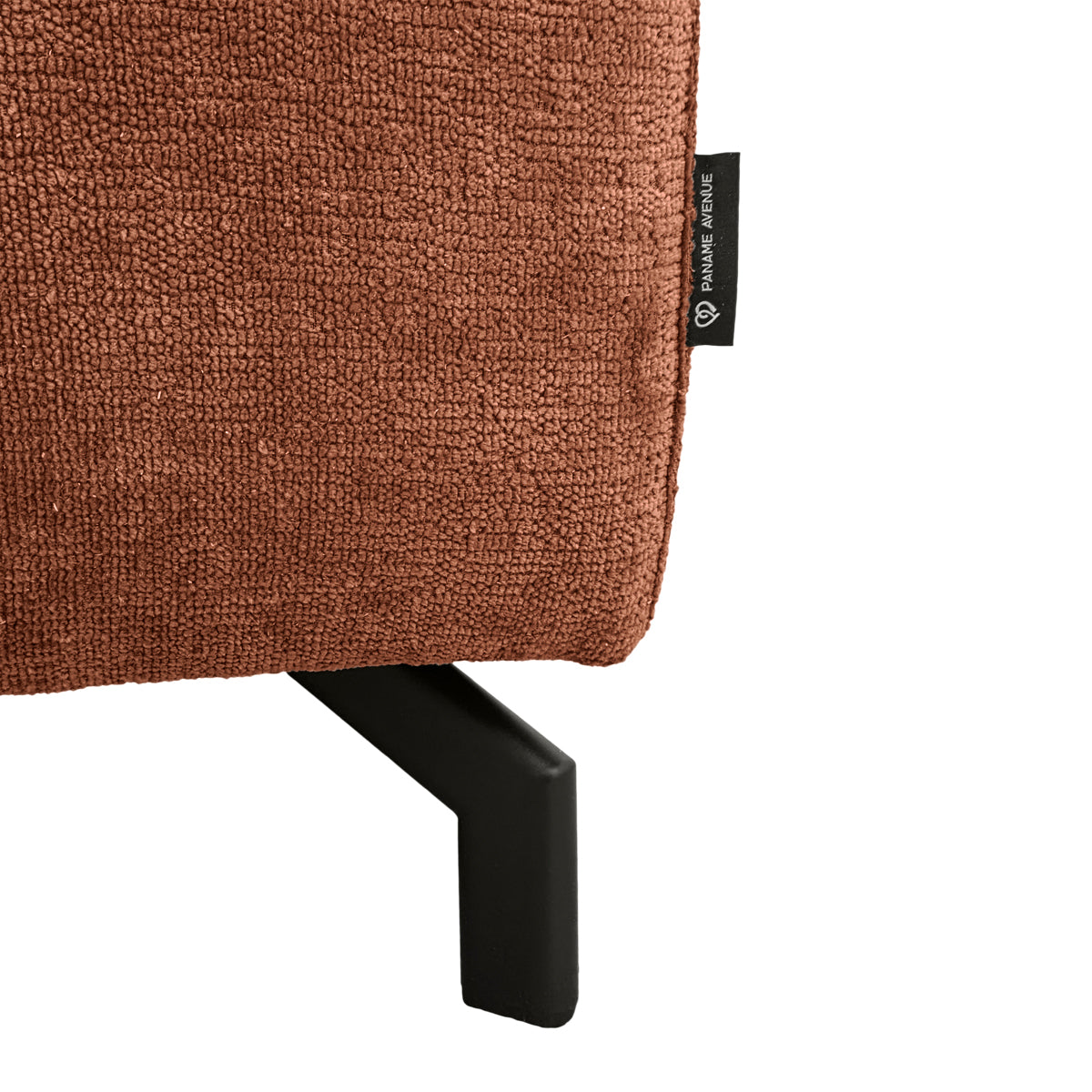 Canapé droit Cléry en tissu chenille terracotta Paname Avenue, détail du label de la marque