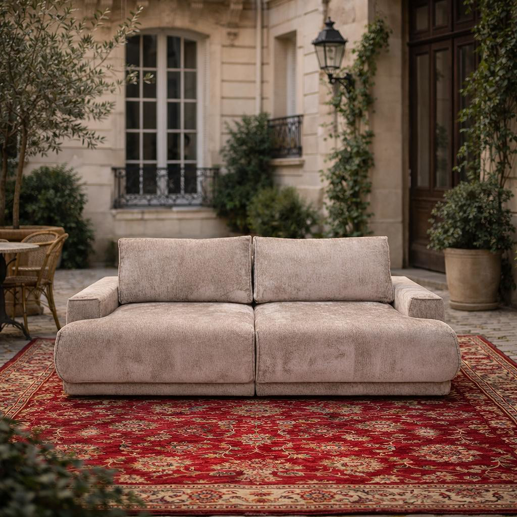 Canapé droit convertible Bonaparte de Paname Avenue dans un décor parisien extérieur du quartier Rive Gauche