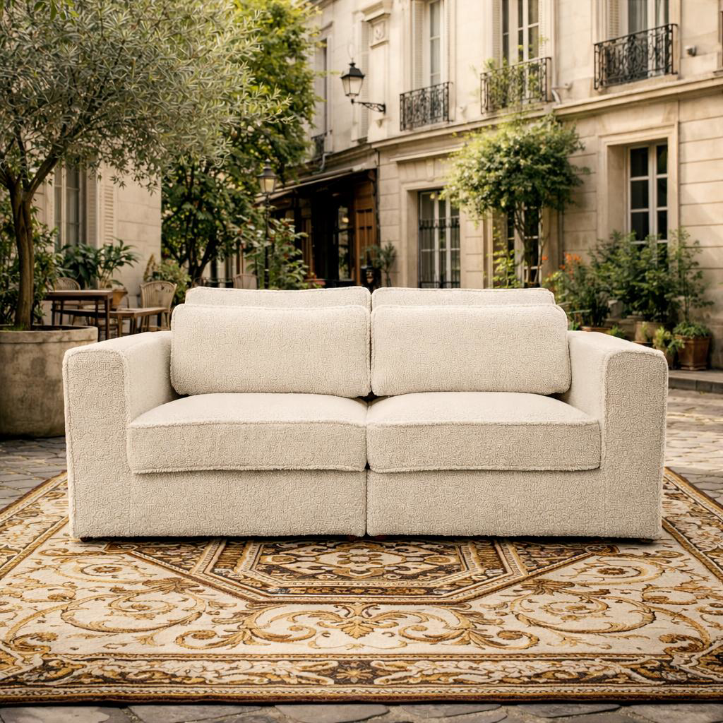 Canapé droit Descartes de Paname Avenue dans un décor parisien extérieur du quartier Contrescarpe