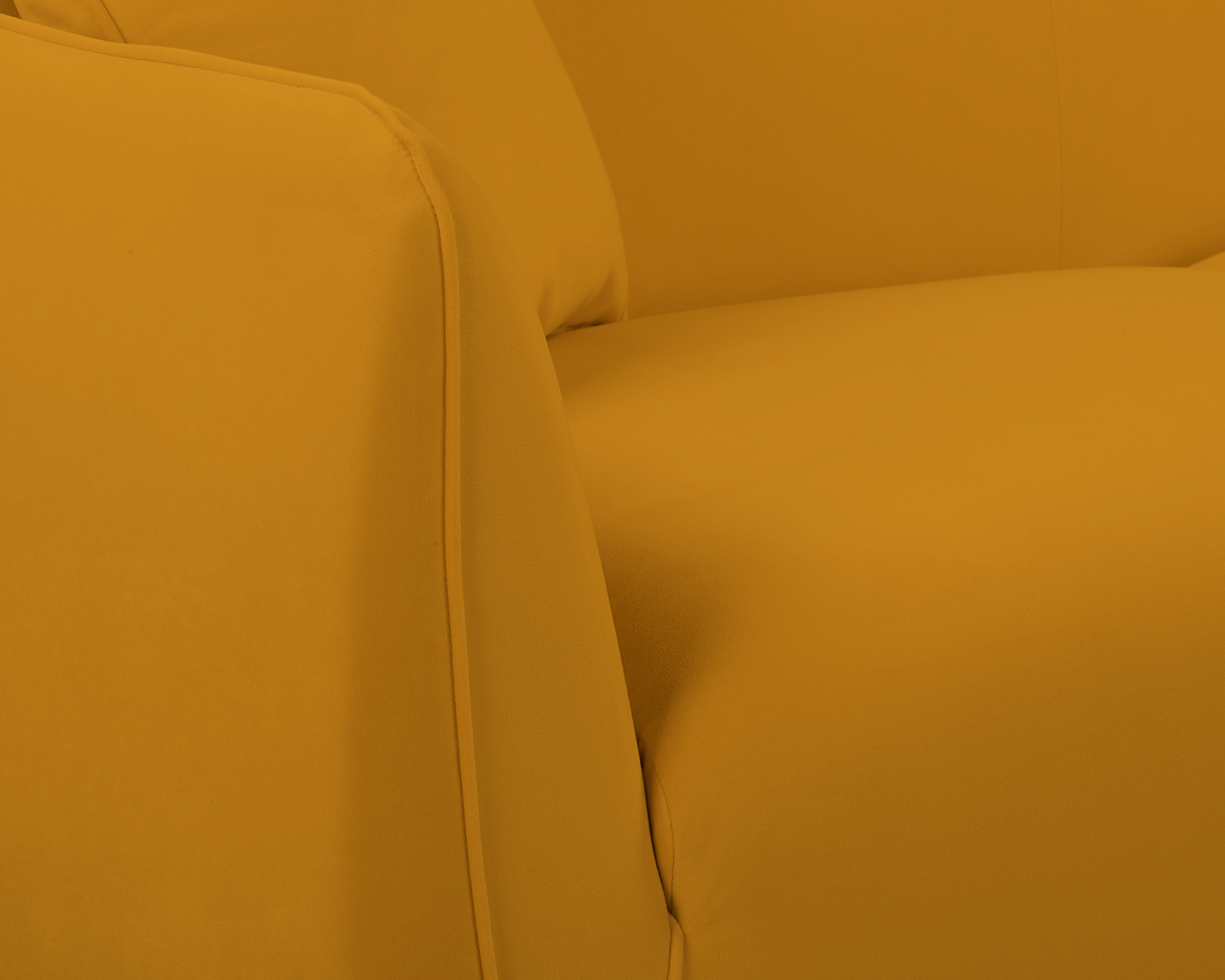 Canapé droit Faubourg Saint-Martin en tissu velours lisse jaune Paname Avenue, zoom sur l’accoudoir