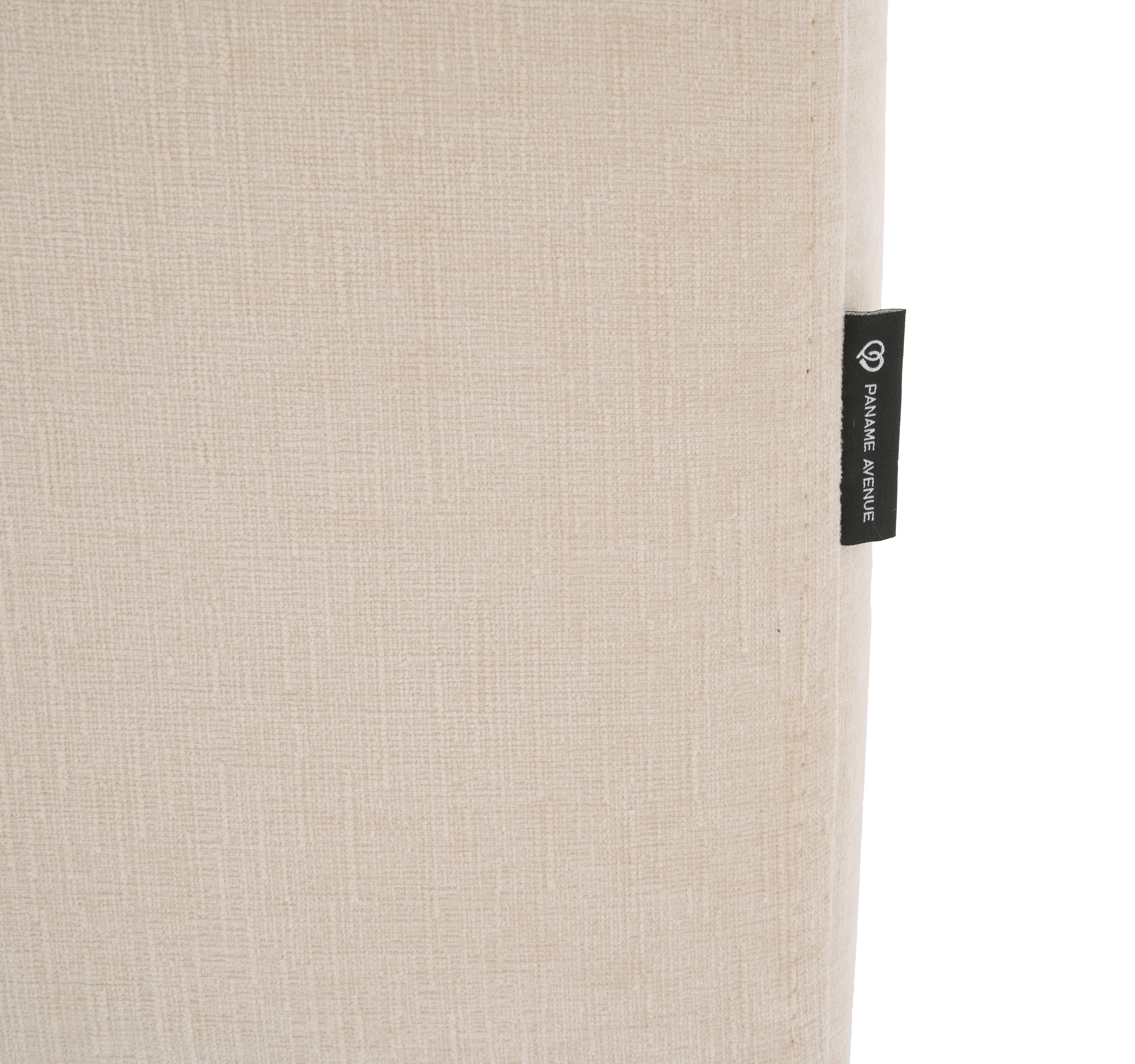 Canapé droit Frochot en tissu chenille beige Paname Avenue, détail du label de la marque