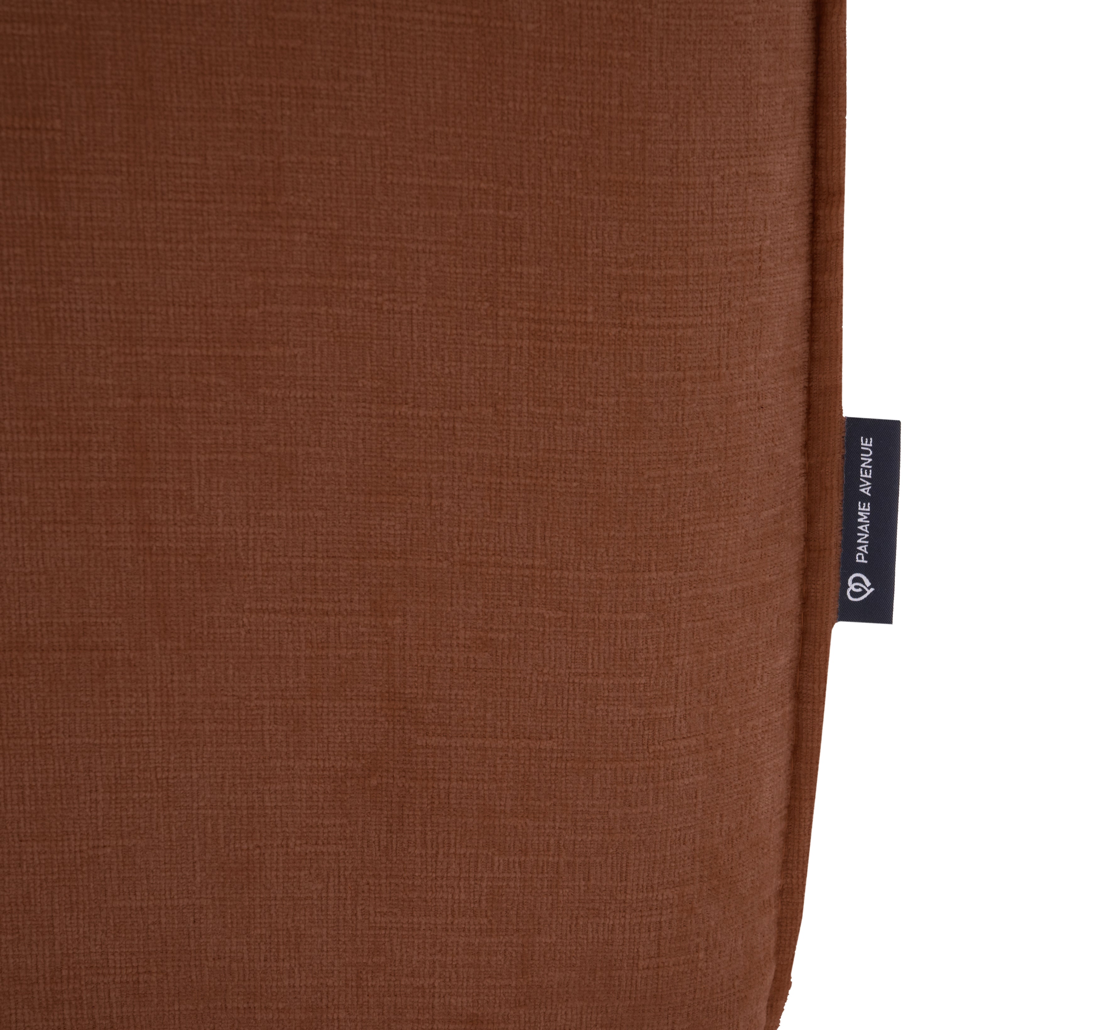 Canapé droit Gabrielle en tissu chenille terracotta Paname Avenue, détail du label de la marque