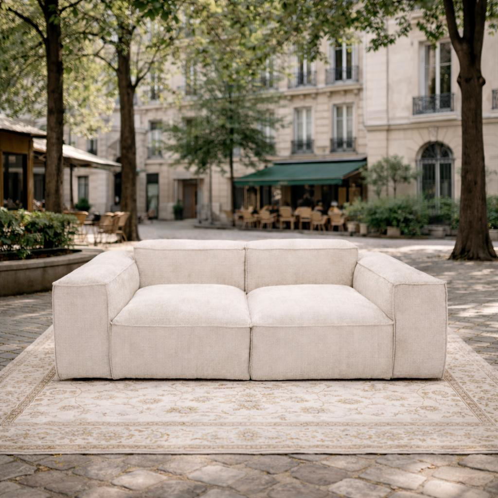 Canapé droit Lacépède de Paname Avenue dans un décor parisien extérieur du quartier Contrescarpe