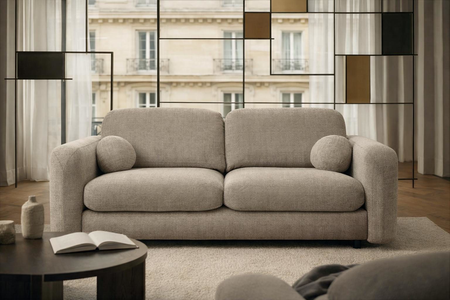 Canapé droit Martel de la marque Paname Avenue dans un salon parisien de style contemporain minimaliste avec influence graphique.