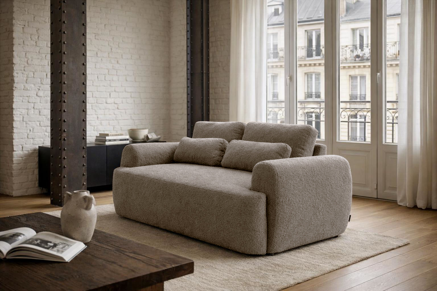 Canapé droit Oberkampf en tissu bouclette taupe Paname Avenue, dans un décor inspire au quartier parisien