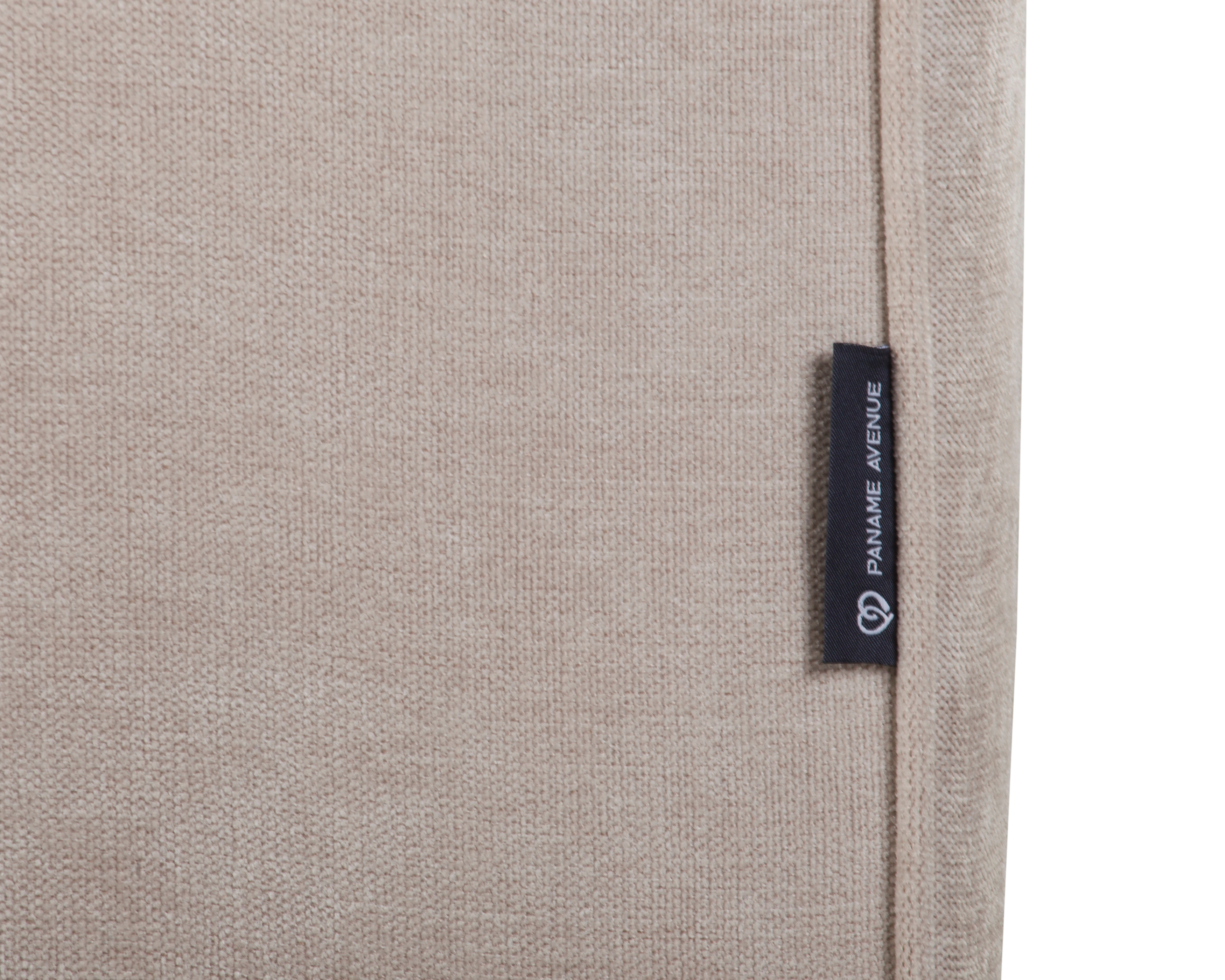 Canapé droit Poulbot en tissu chenille beige Paname Avenue, détail du label de la marque