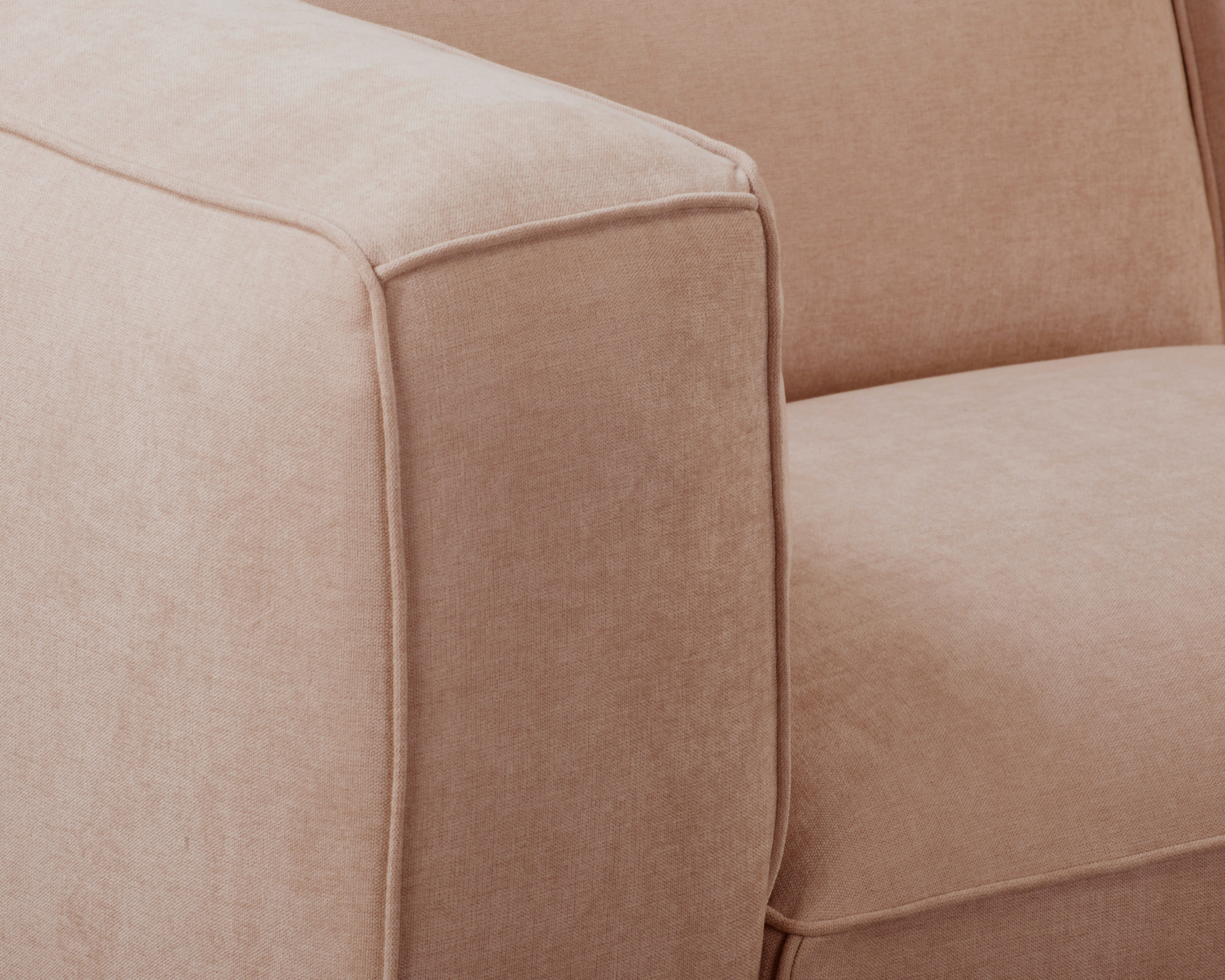 Canapé droit Poulbot en tissu chenille taupe Paname Avenue, zoom sur l’accoudoir