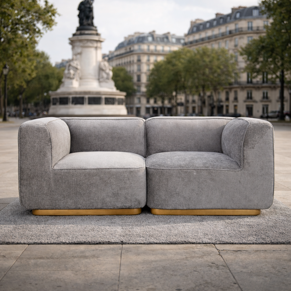 Canapé droit Saint Maur  de Paname Avenue dans un décor parisien extérieur du quartier République
