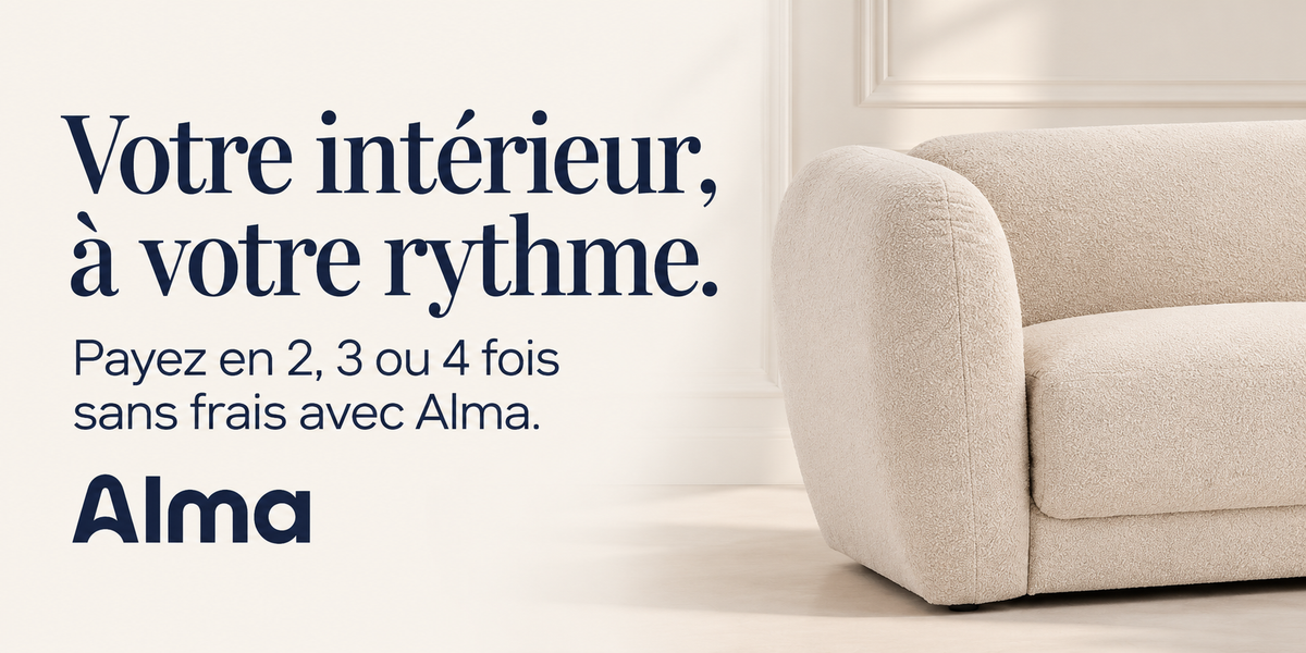 Bannière Alma Paname Avenue : payez en 2, 3 ou 4 fois sans frais. Détail du canapé Pigalle en bouclette beige clair.
