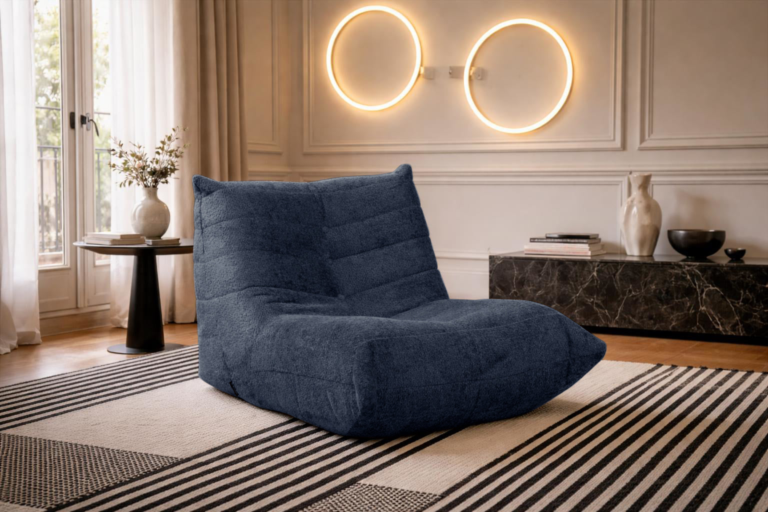 Fauteuil Moret en tissu chenille bleu Paname Avenue, dans un décor inspire au quartier parisien