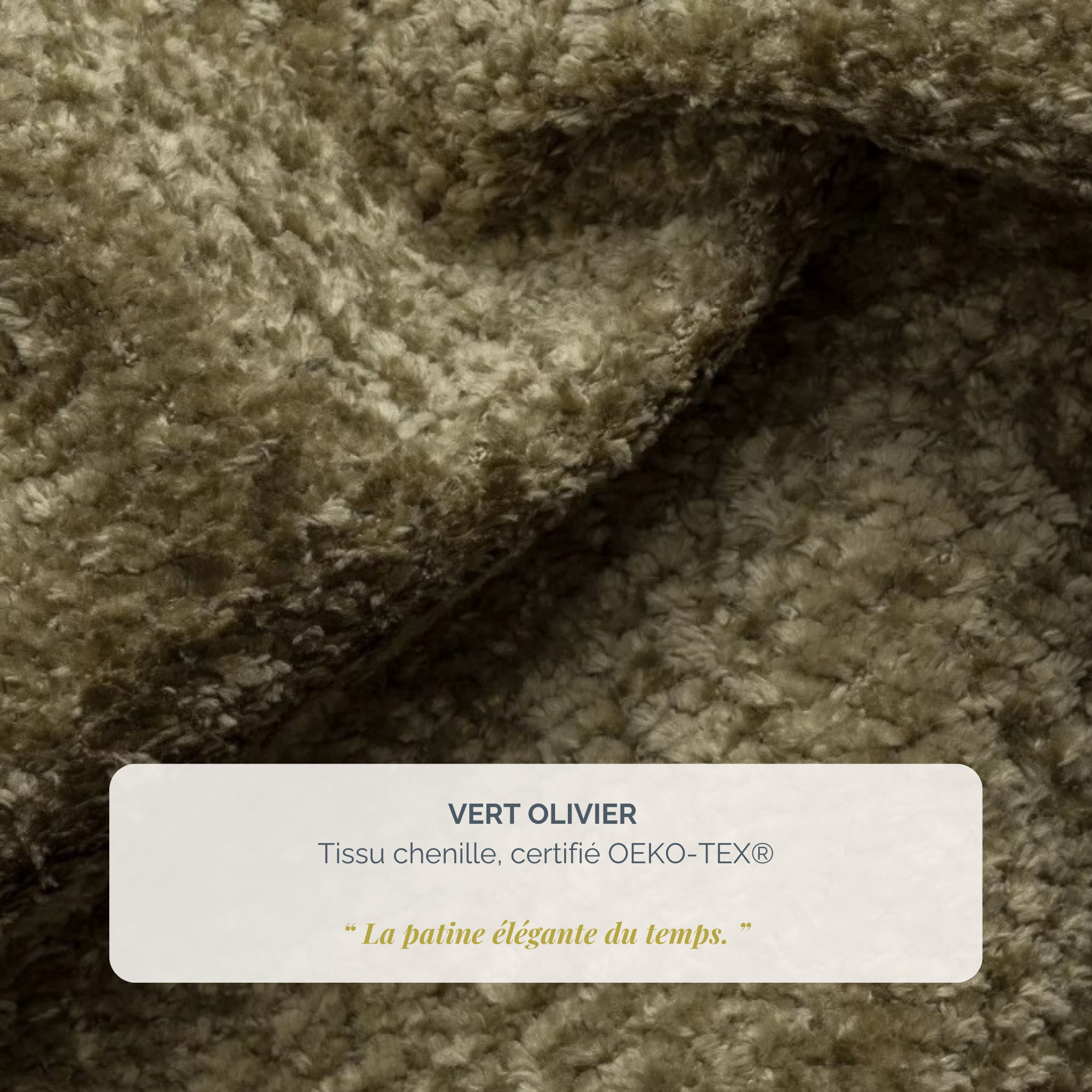 Fauteuil Moret en tissu chenille vert olive Paname Avenue, détail de la texture du revêtement