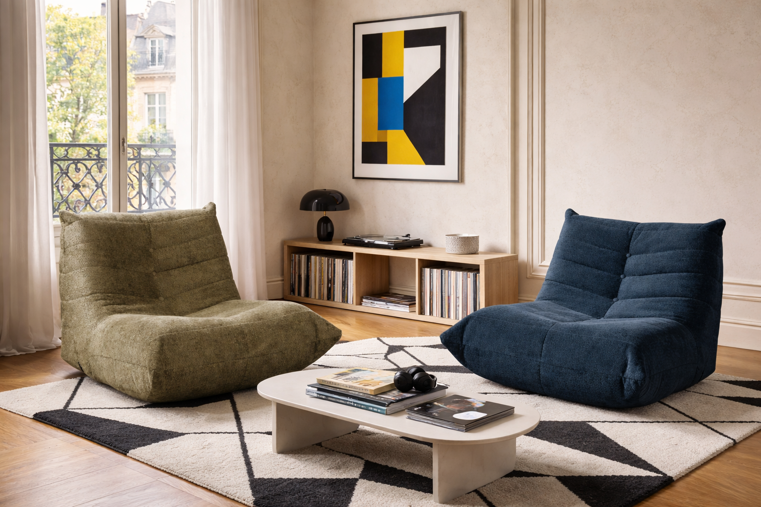 Fauteuils Moret dans un salon d’appartement parisien