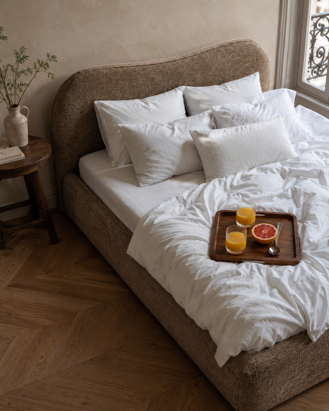Lit coffre Gravilliers de Paname Avenue dans une chambre minimaliste et chaleureuse