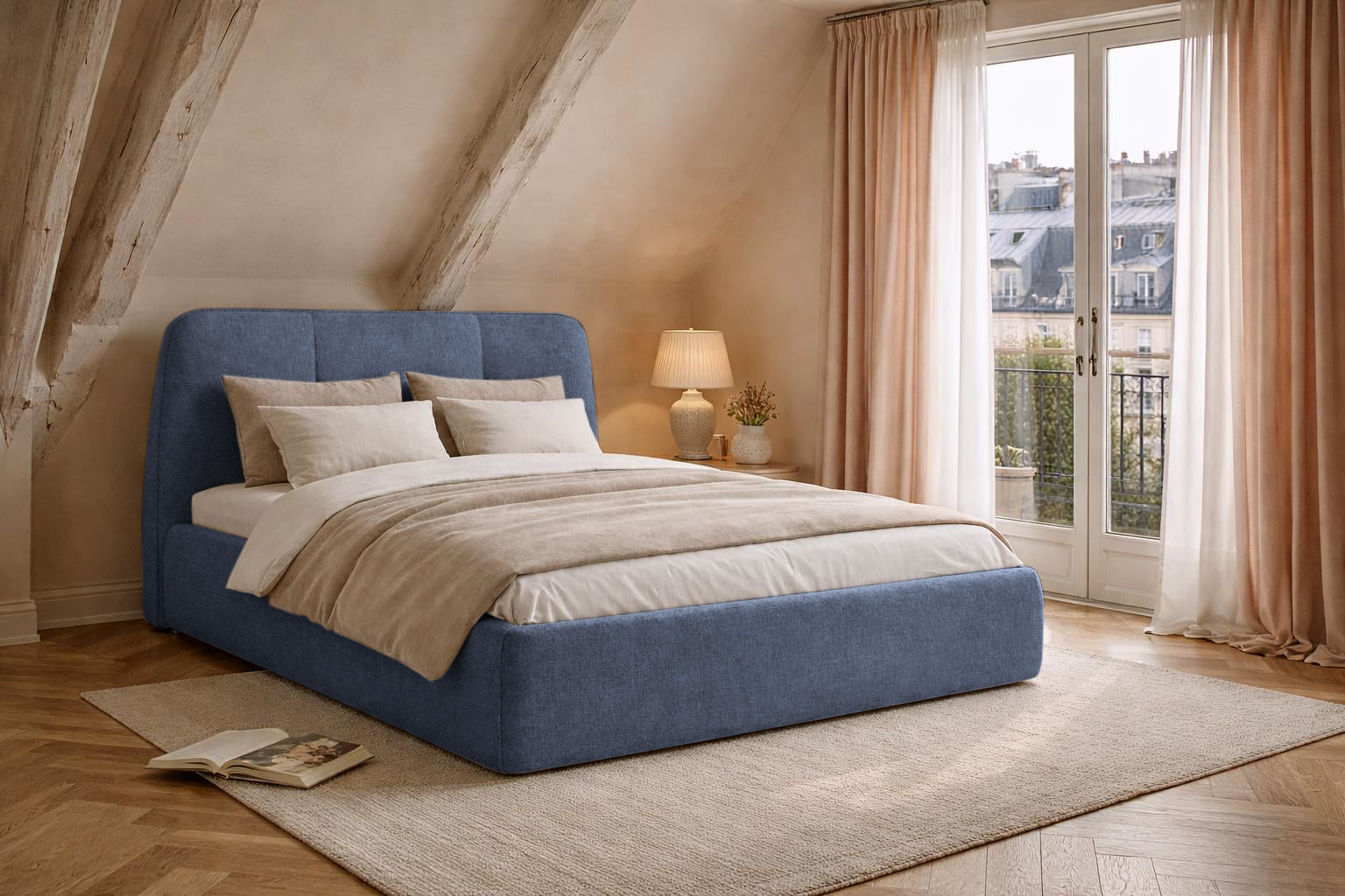 Lit coffre Rosiers en tissu chenille bleu Paname Avenue dans un décor inspiré de Paris