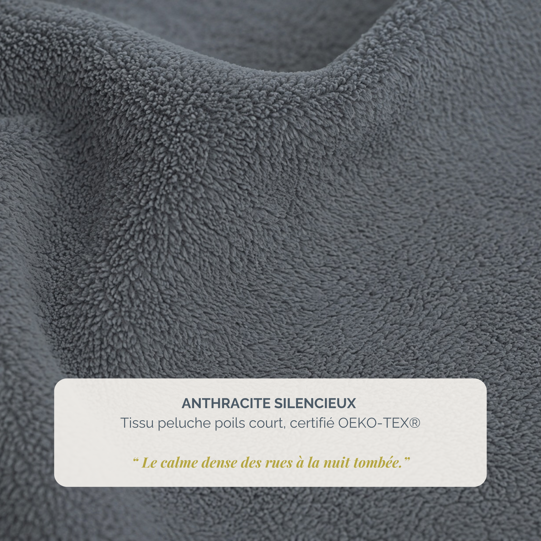 Lit Ravignan en tissu peluche poil court anthracite Paname Avenue, détail de la texture du revêtement