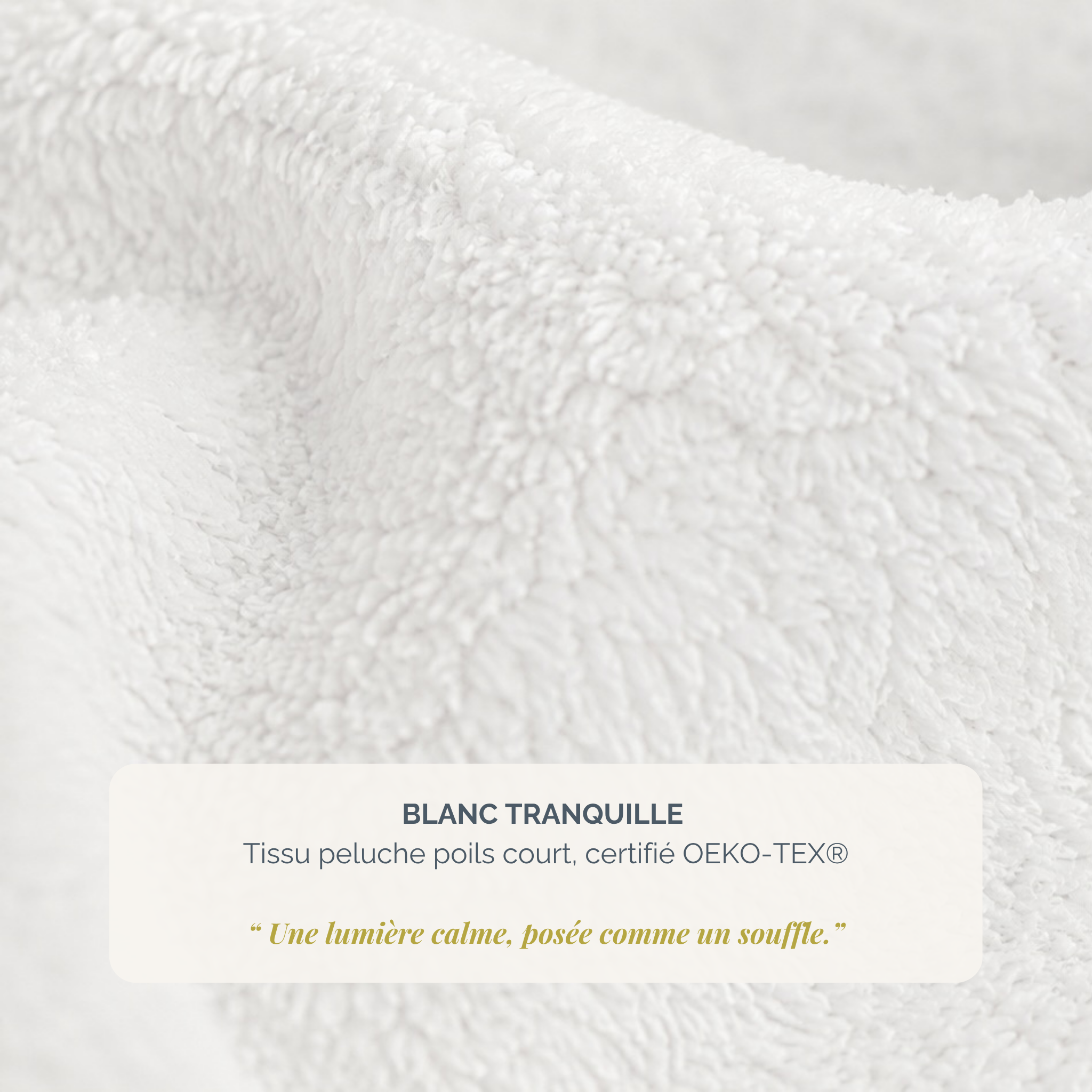 Lit Ravignan en tissu peluche poil court blanc Paname Avenue, détail de la texture du revêtement