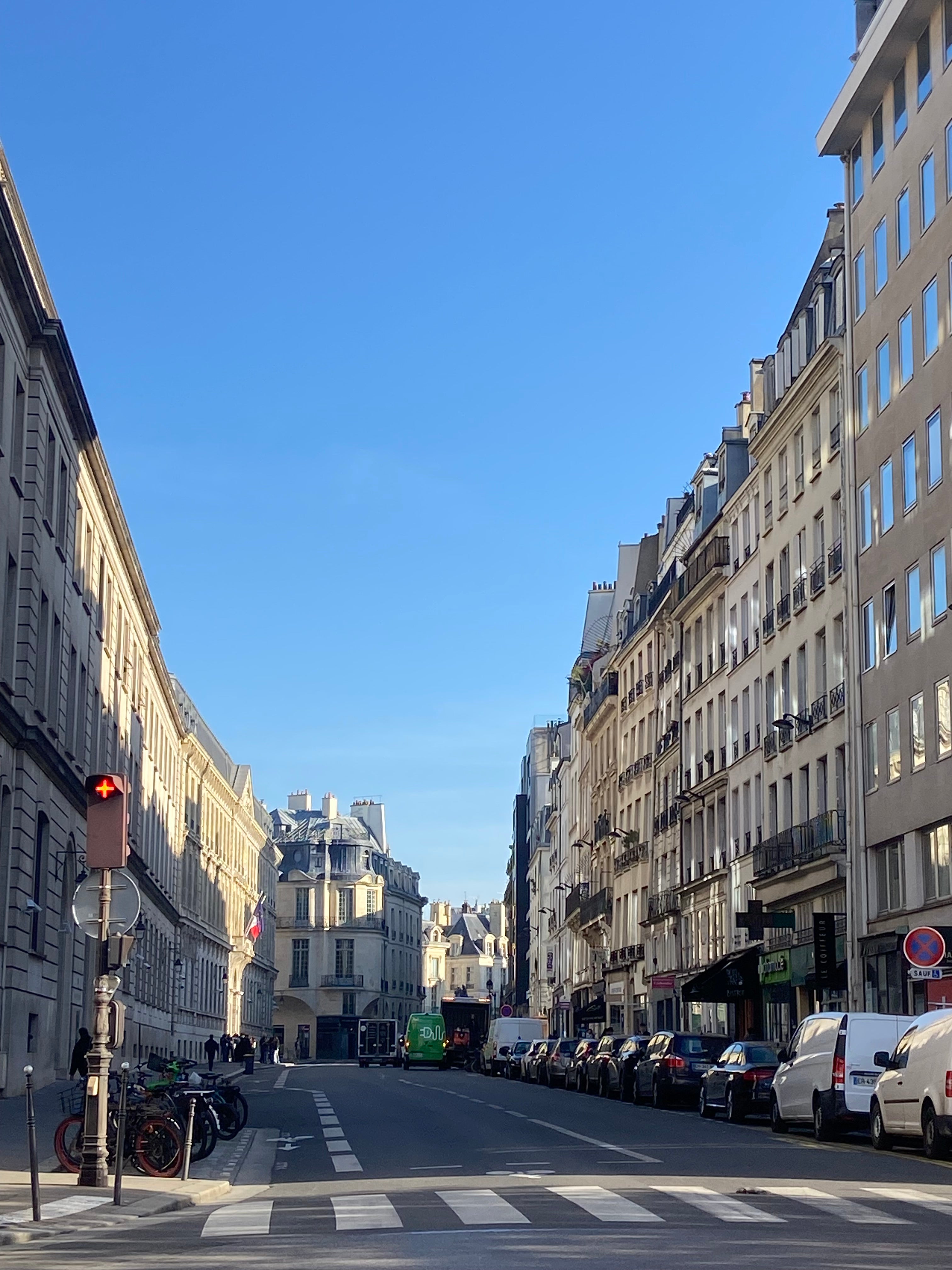Vue sur la rue Croix des Petits Champs à Paris par Paname Avenue
