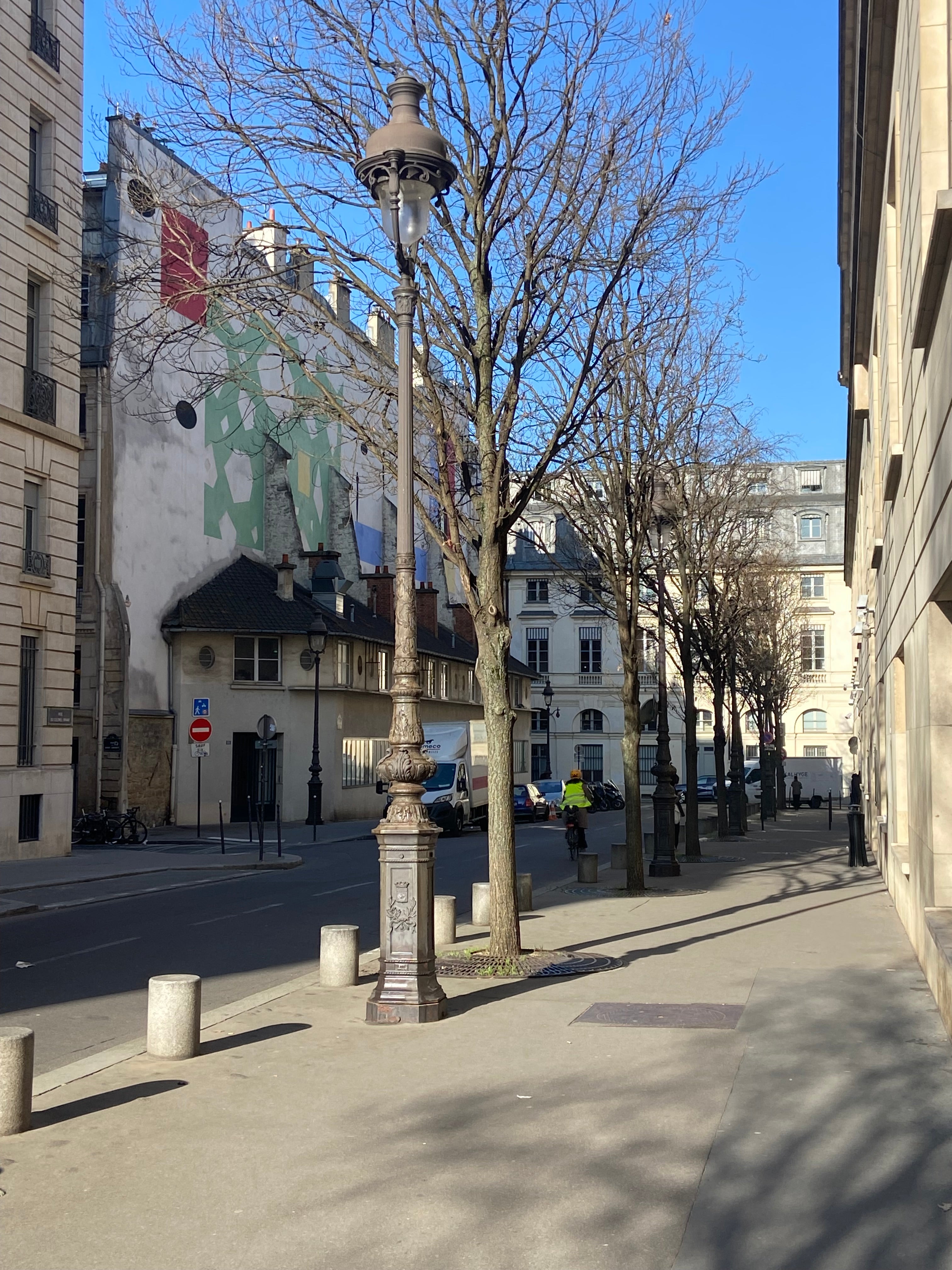 Vue sur la rue du Colonel Driant  à Paris par Paname Avenue
