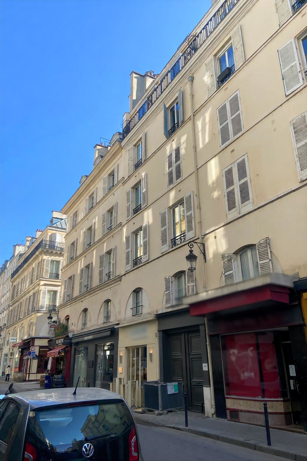 Vue sur la rue du Marché Saint Honoré à Paris par Paname Avenue