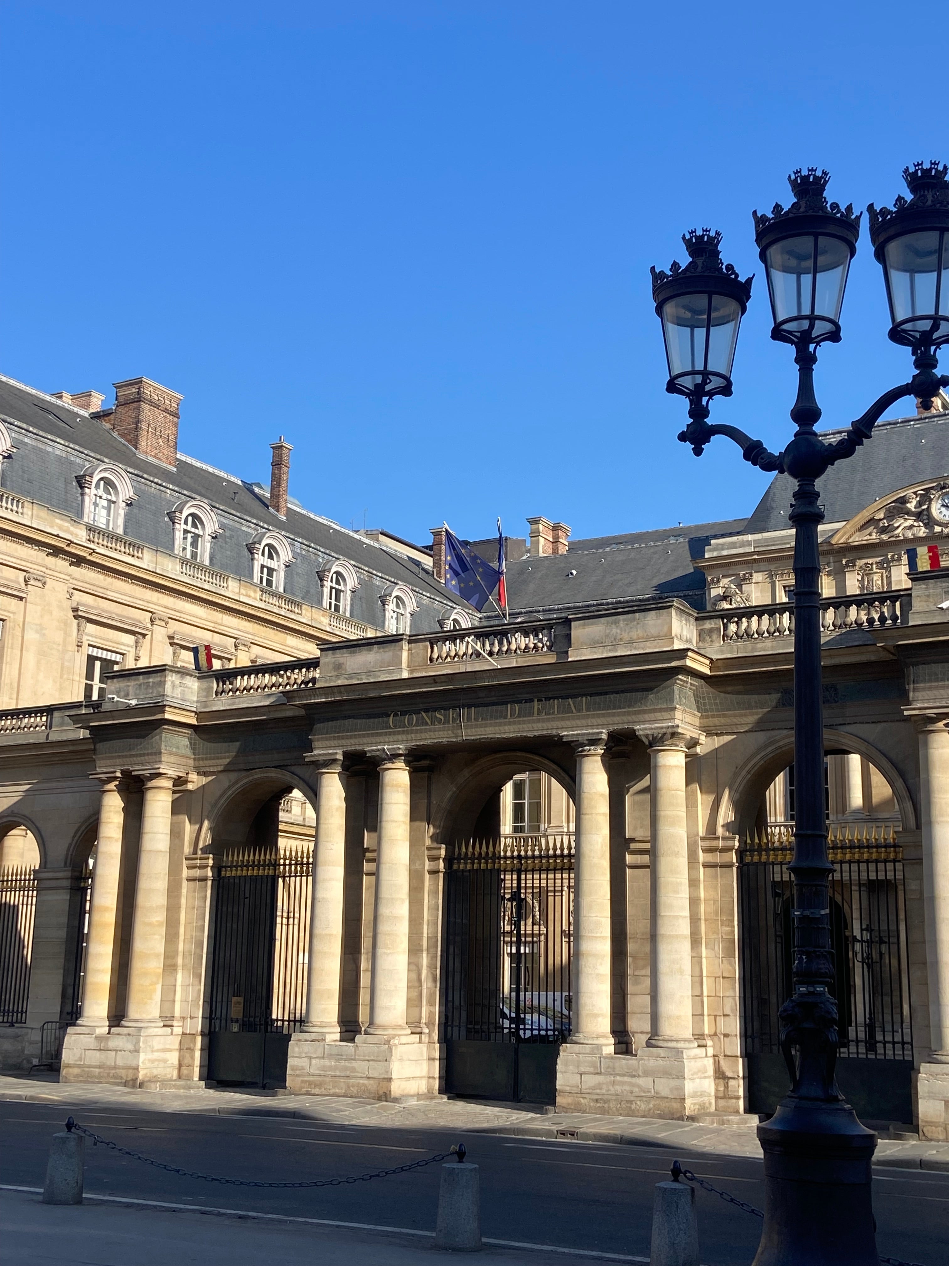 Vue sur la rue Saint Honoré à Paris par Paname Avenue