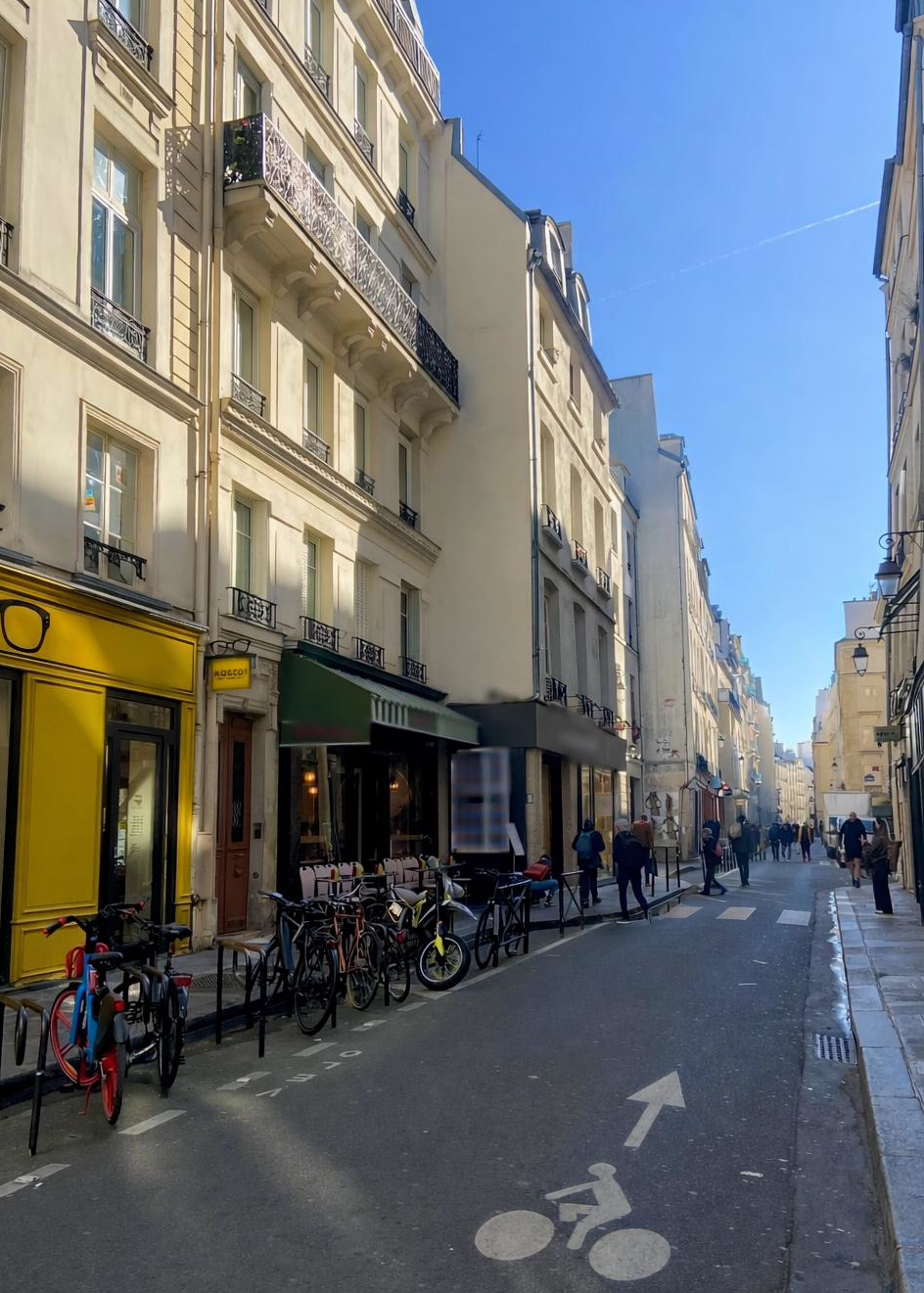 Vue sur la rue Sainte Croix de la Bretonnerie à Paris par Paname Avenue