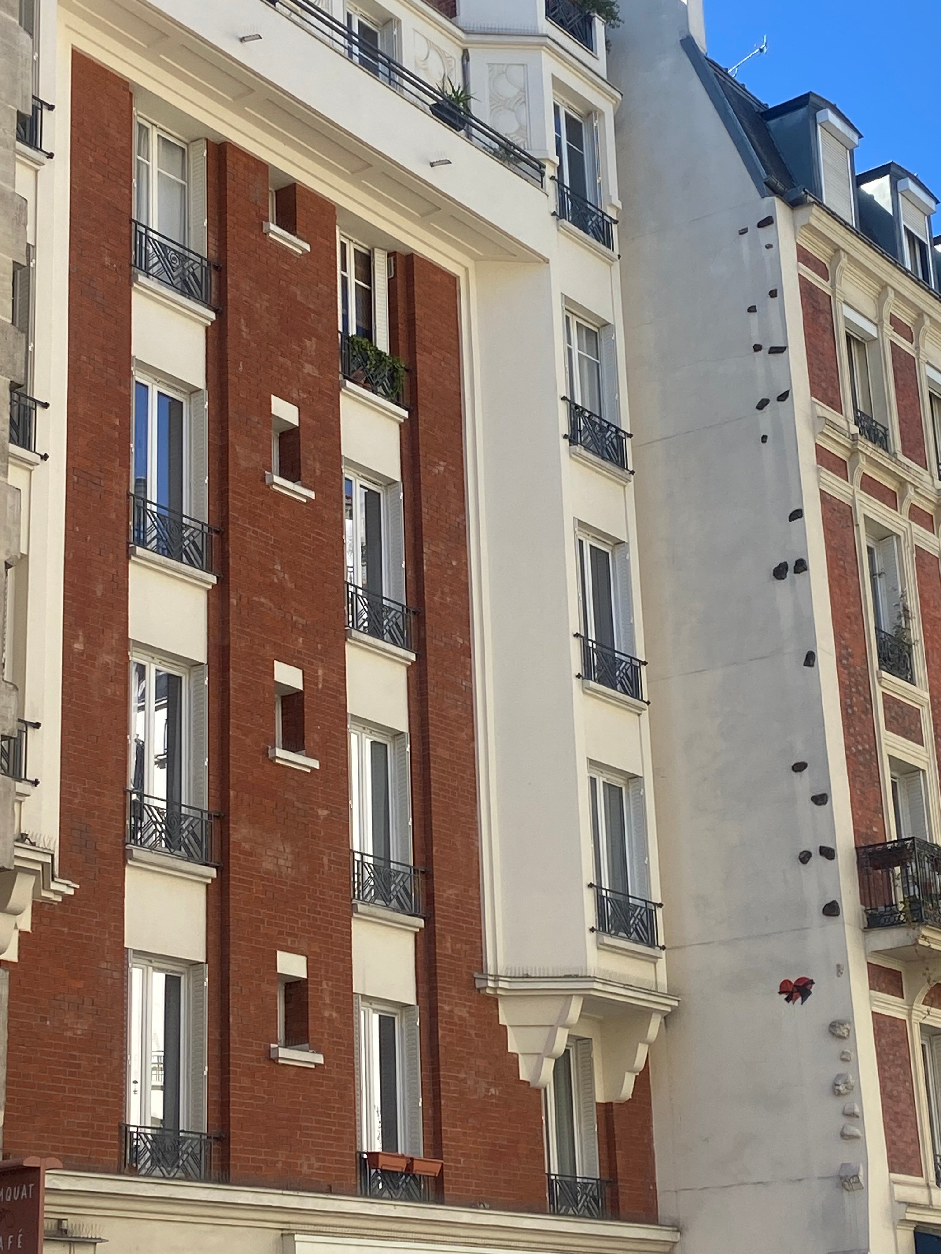 Vue sur immeuble de la rue Saint Maur dans le quartier République de Paris par Paname Avenue