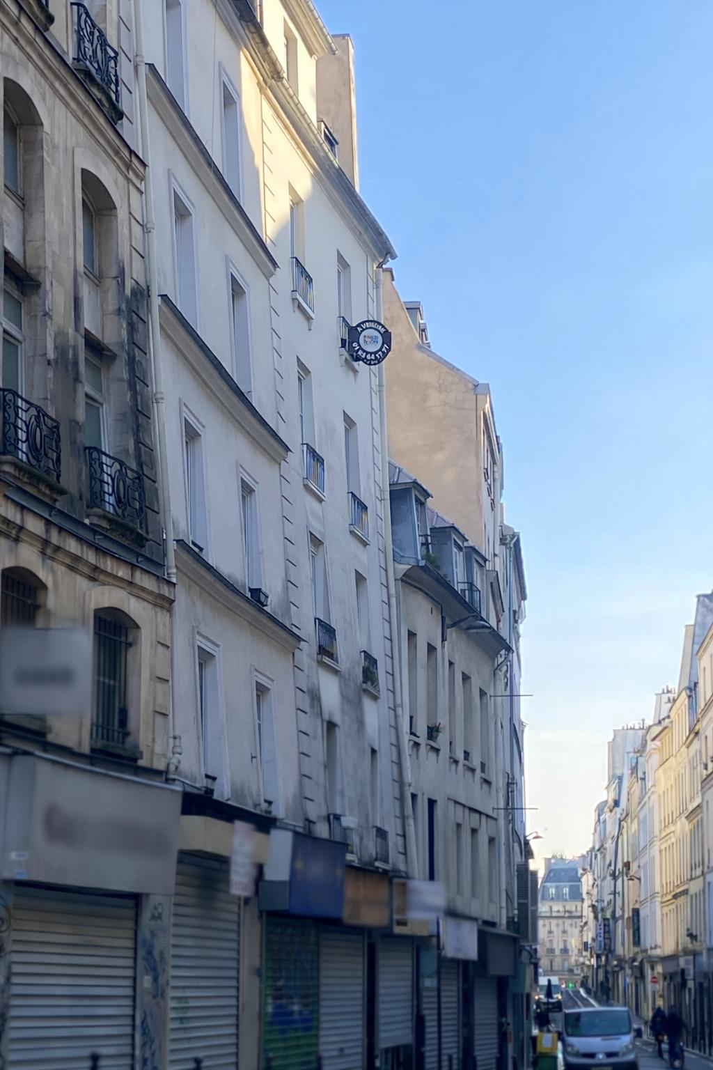 Vue sur la rue de Cléry à Paris par Paname Avenue