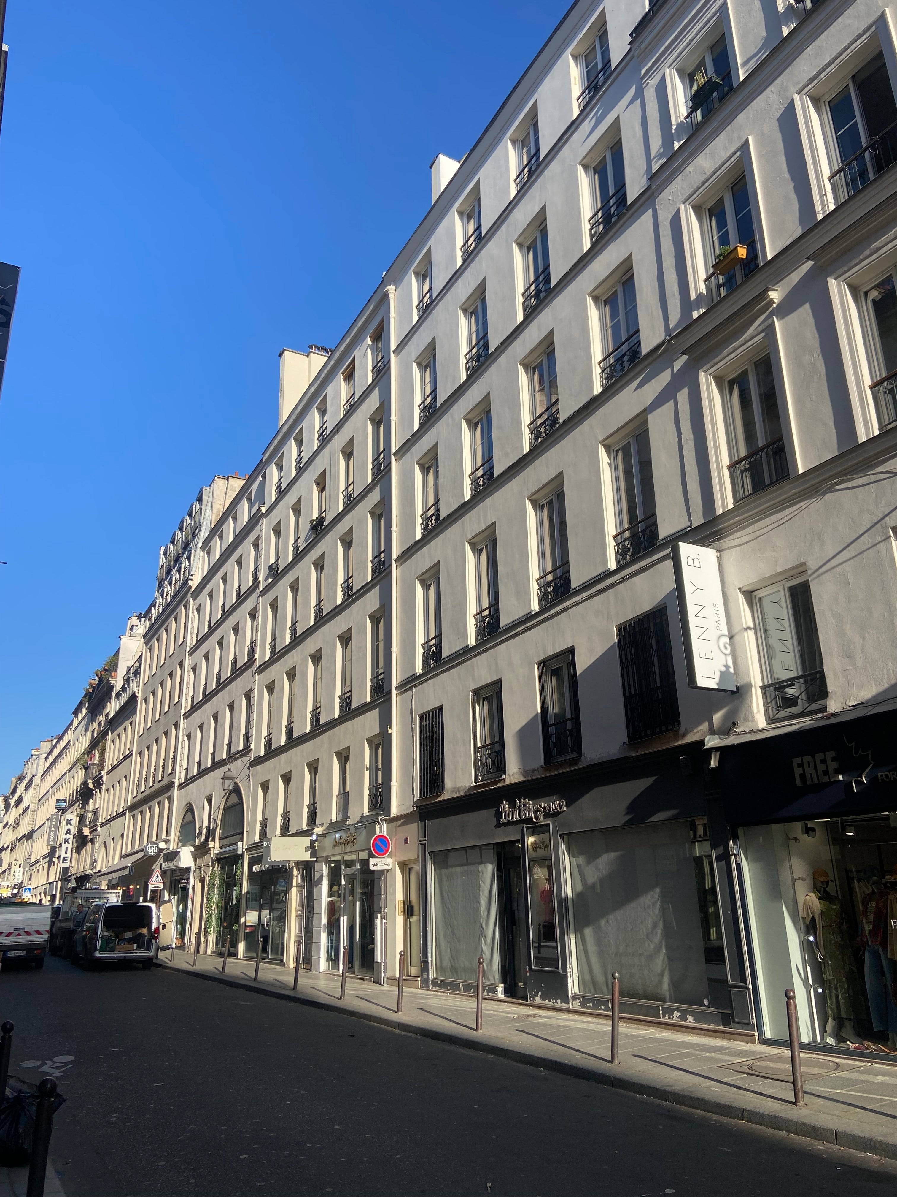 Vue sur la rue du Caire à Paris par Paname Avenue