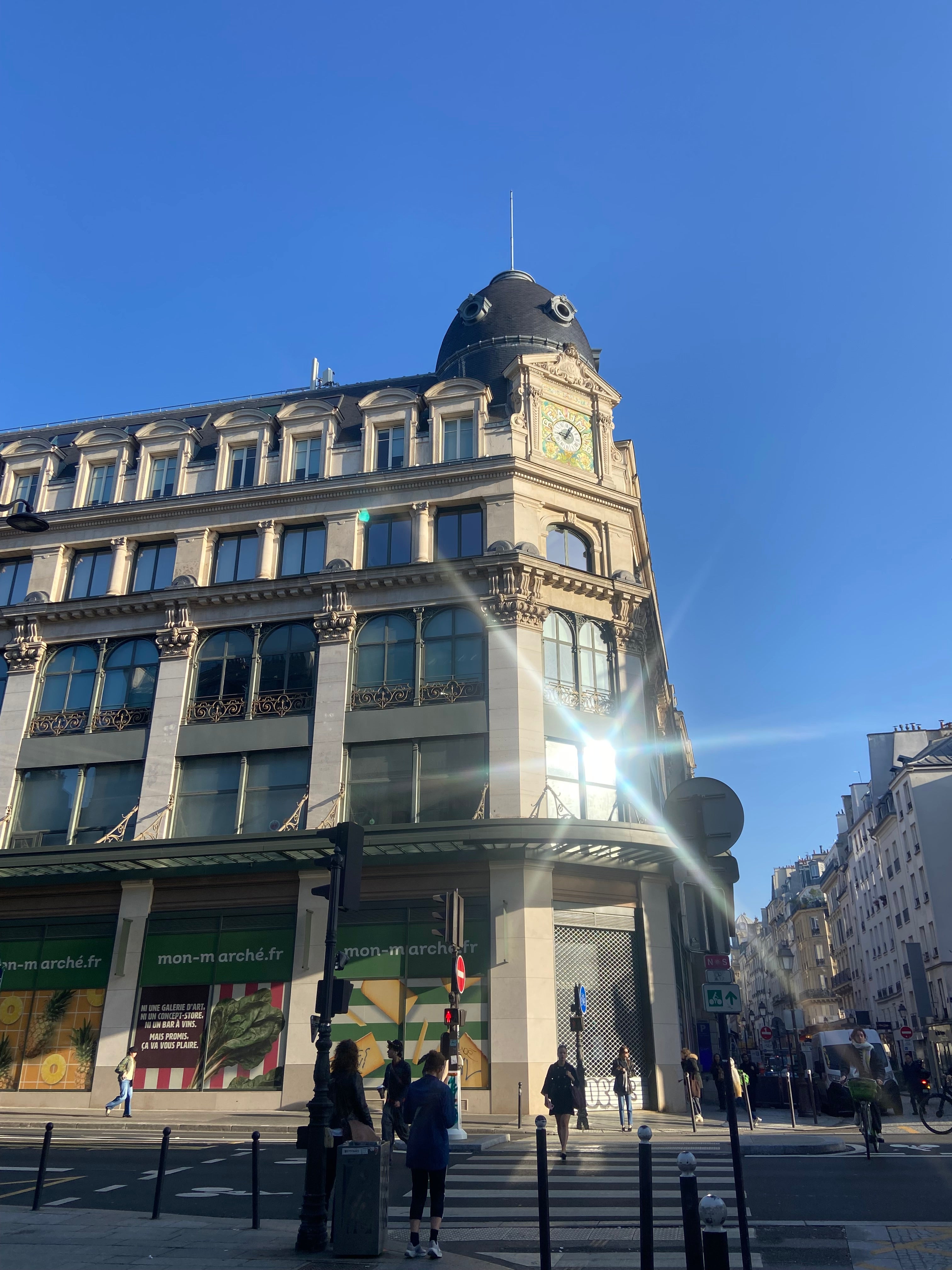 Vue sur l'architecture haussmannienne de la rue Réaumur à Paris par Paname Avenue 