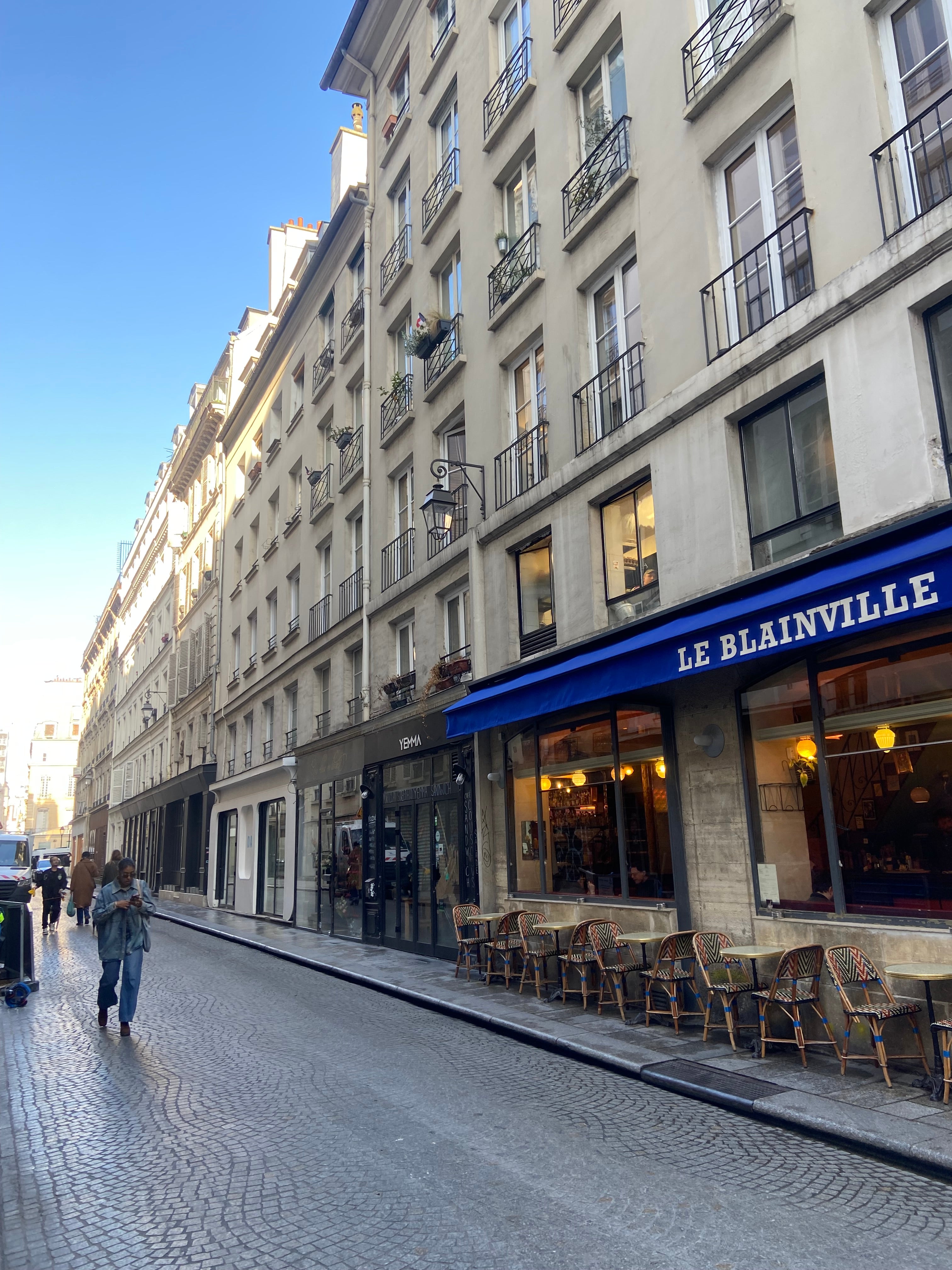 Vue sur la rue Saint Sauveur à Paris par Paname Avenue