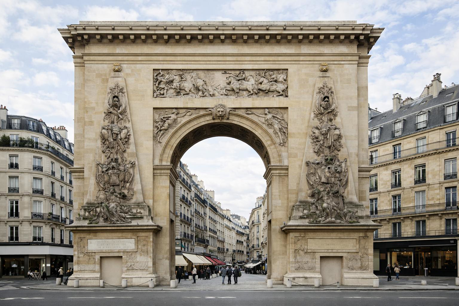 Vue sur la Porte de Saint Denis à Paris par Paname Avenue