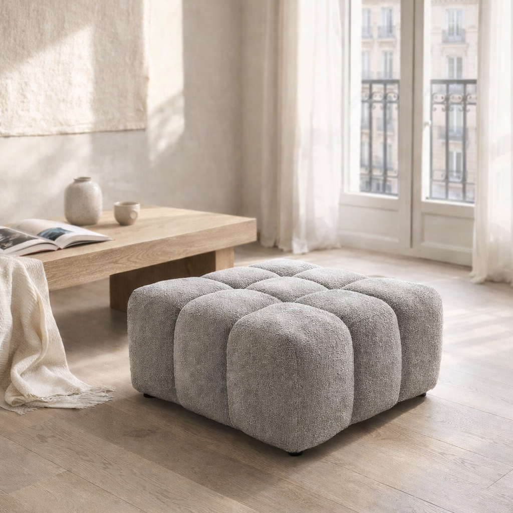 Pouf Taylor de la marque Paname Avenue dans une pièce épurée à Paris