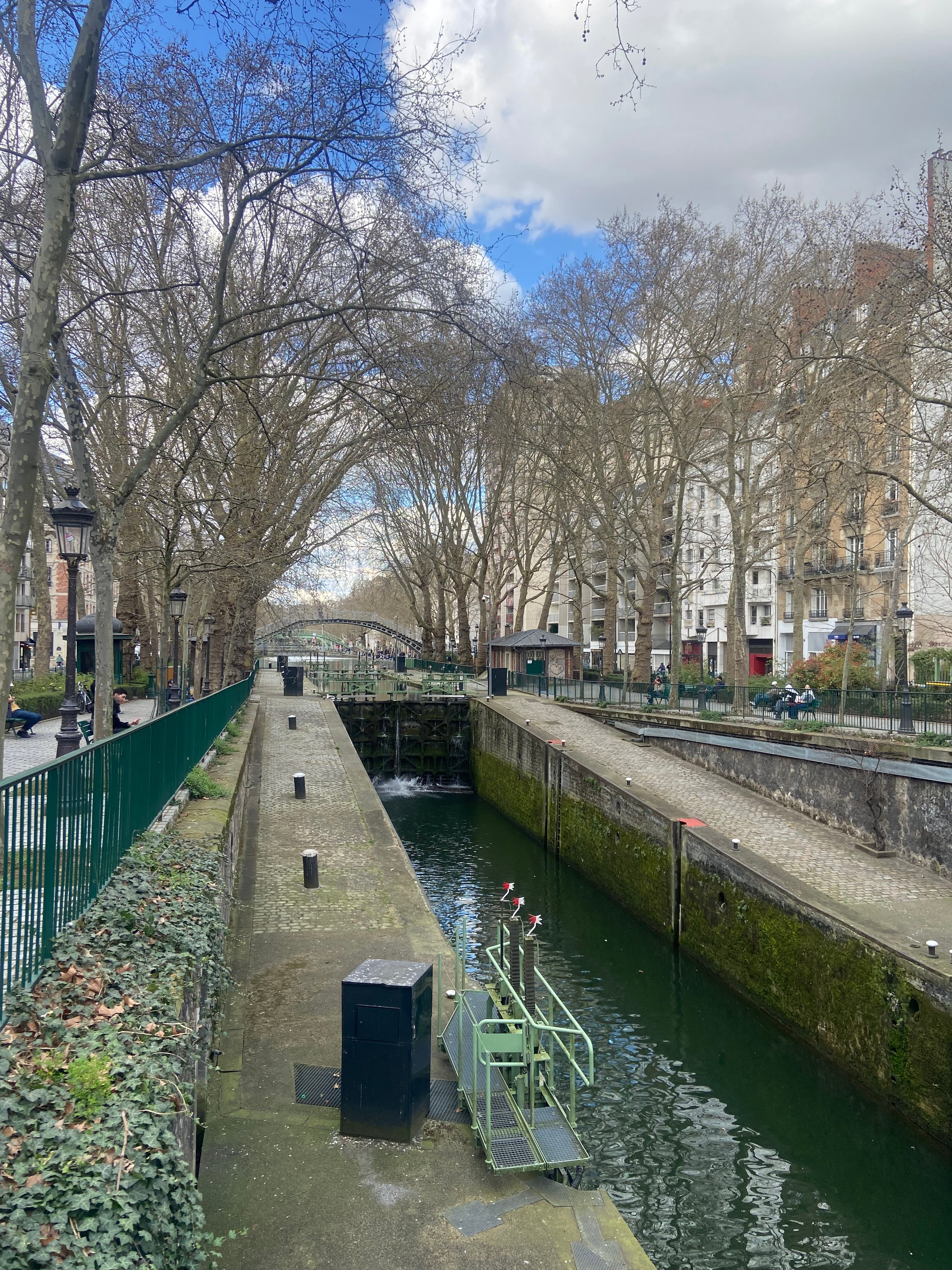 Quai de Valmy à Paris 10e le long du canal nord dans l’univers Paname Avenue
