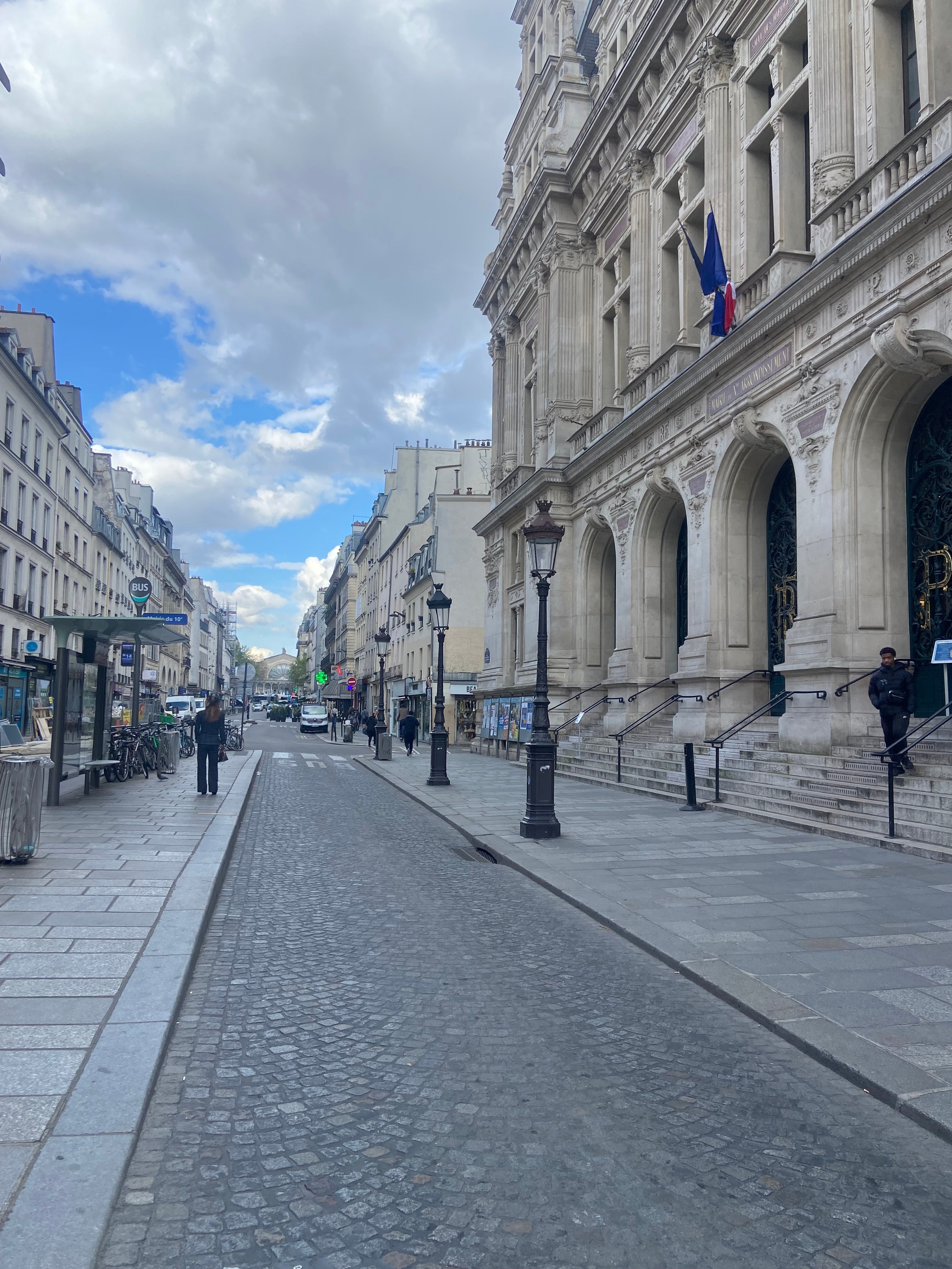 Rue du Faubourg Saint-Martin à Paris 10e proche du canal Saint-Martin dans l’univers Paname Avenue