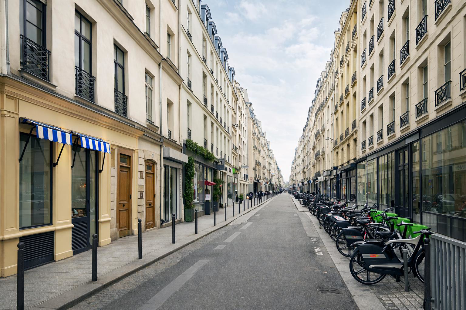 Vue sur la rue d'Aboukir dans Paris par Paname Avenue