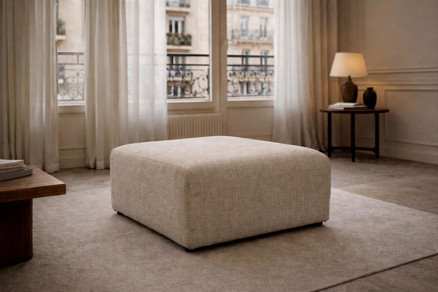 Pouf Albert-Thomas en tissu chenille beige Paname Avenue, dans un décor inspire au quartier parisien