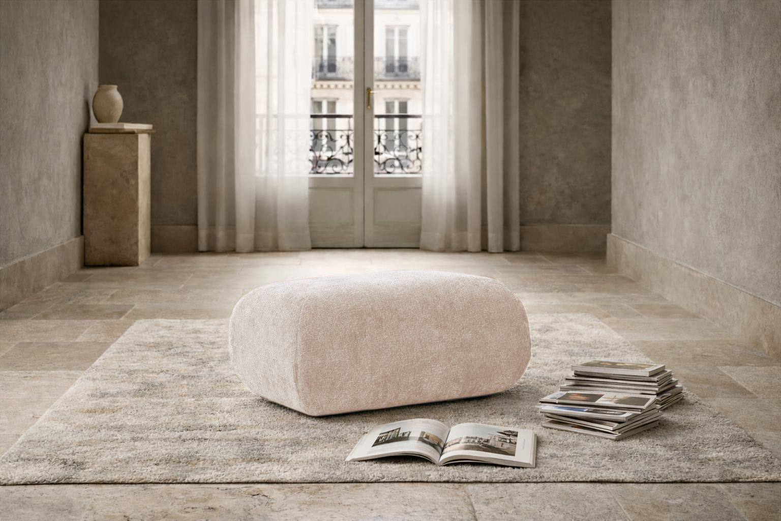 Pouf Blainville en tissu chenille beige Paname Avenue, dans un décor inspire d'un quartier parisien