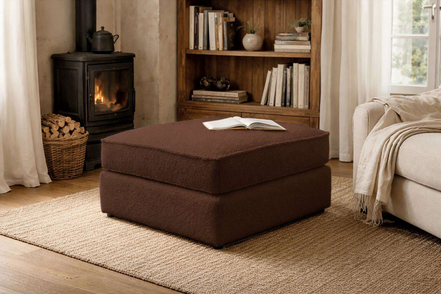 Pouf Durantin en tissu bouclette marron Paname Avenue, dans un décor inspire au quartier parisien