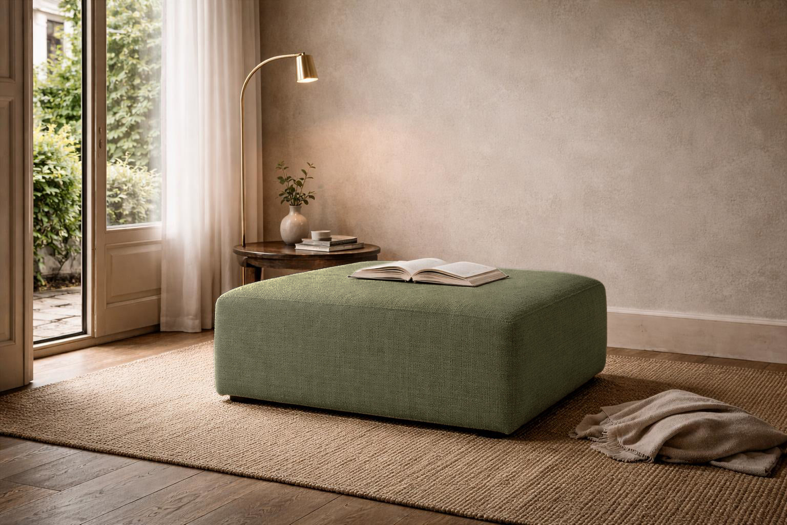 Pouf Ecouffes de Paname Avenue dans un intérieur parisien feutré et élégant