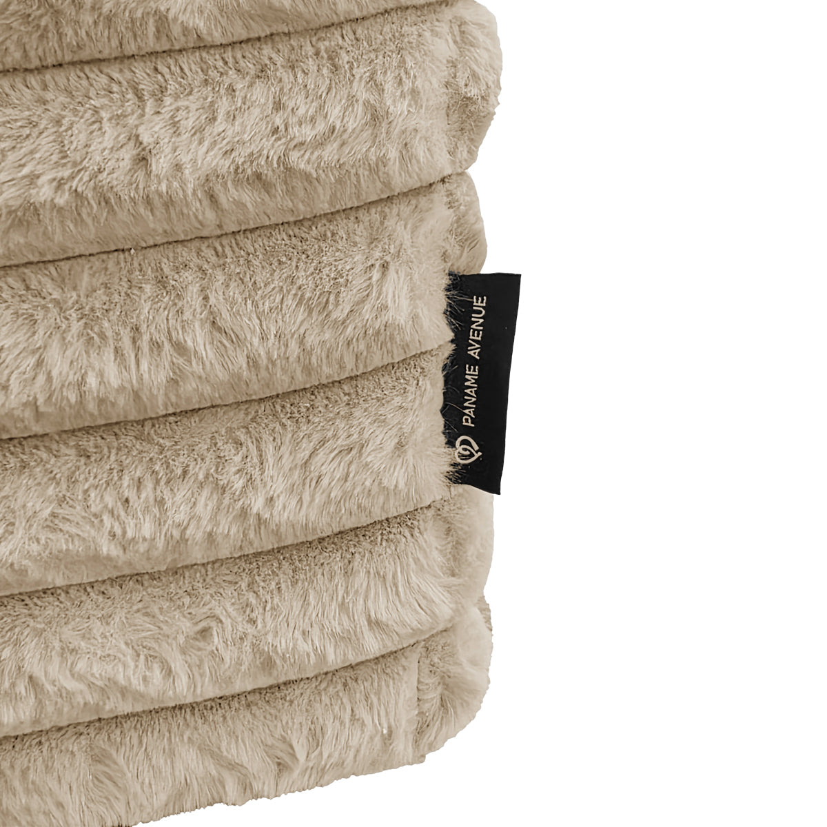 Pouf Norvins en tissu velours gros côtelé beige Paname Avenue, détail du label de la marque